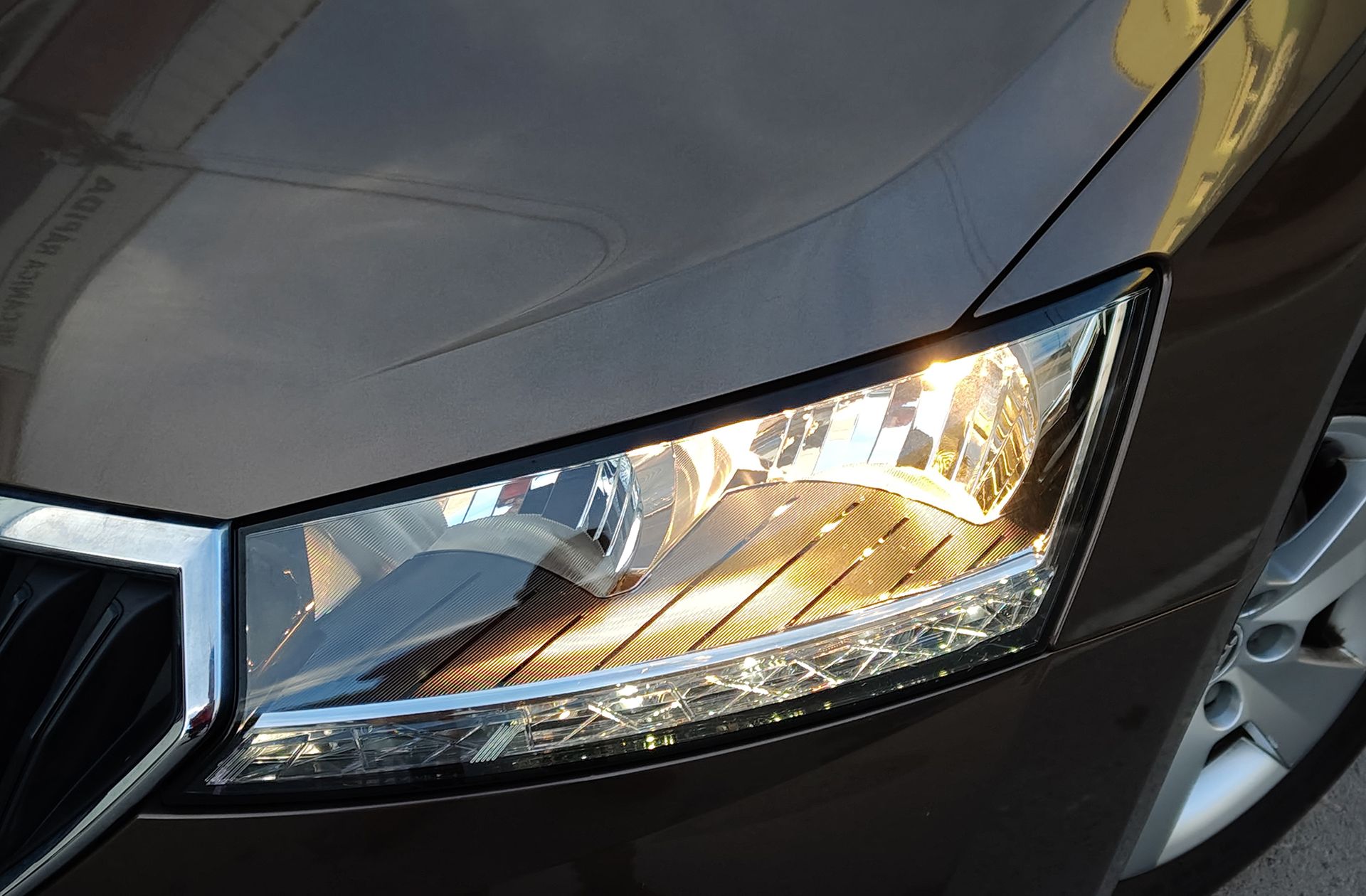 Škoda Fabia 1.0 TSI Like DSG - foto 13