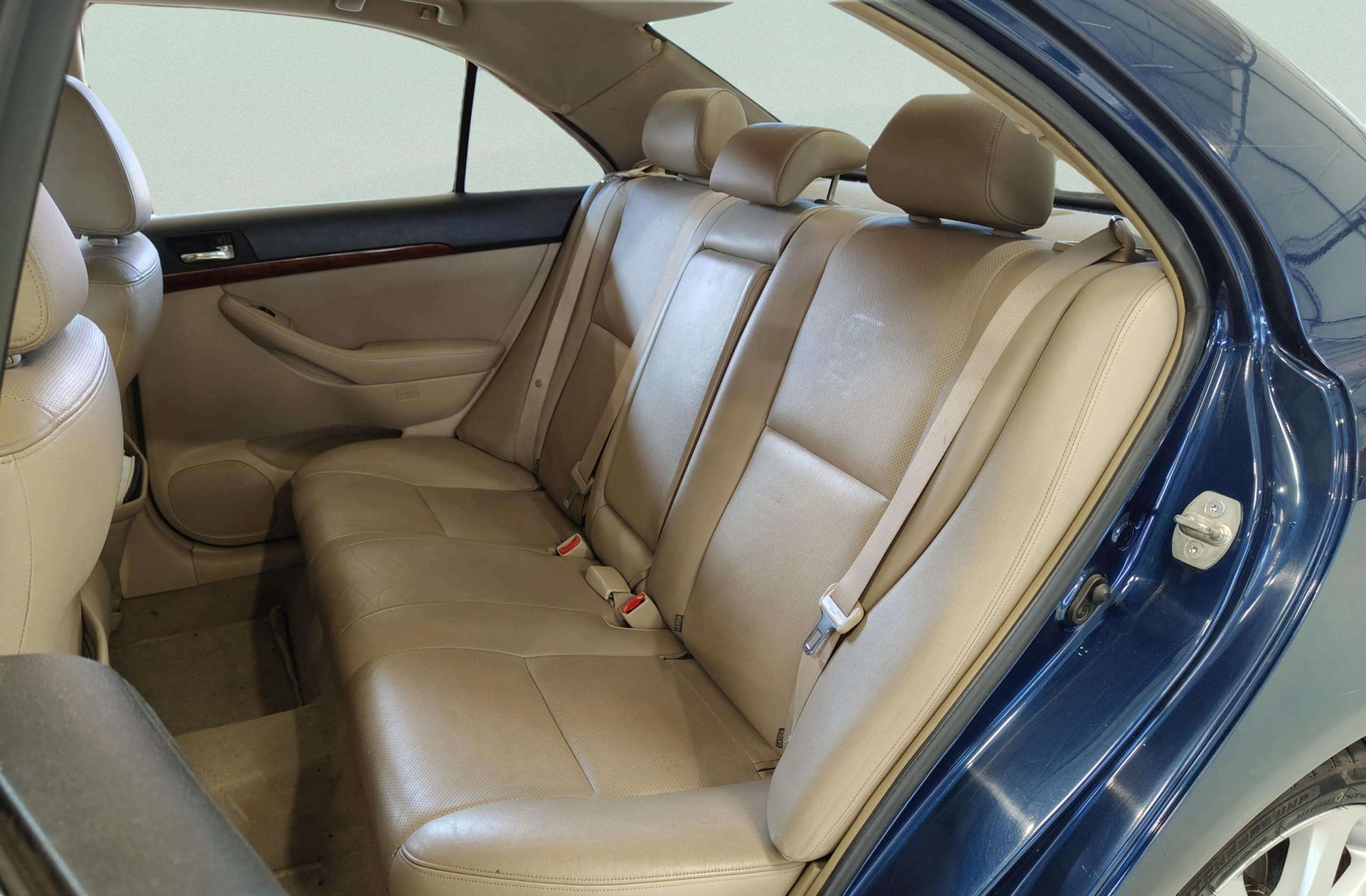 Toyota Avensis 2.0 VVT-I Executive - foto 11