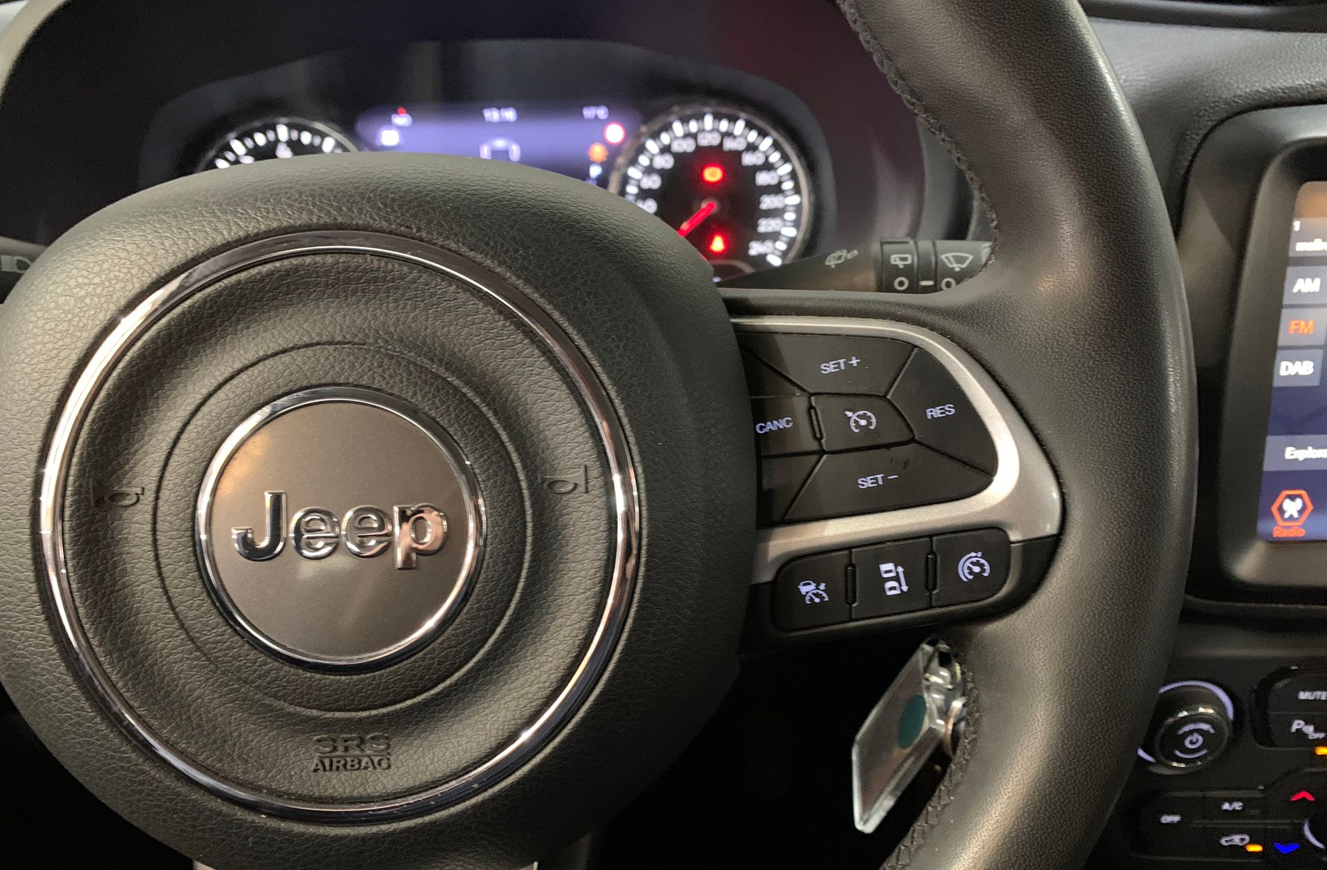 Jeep Renegade eHybrid 1.5 Limited ATX - foto 23
