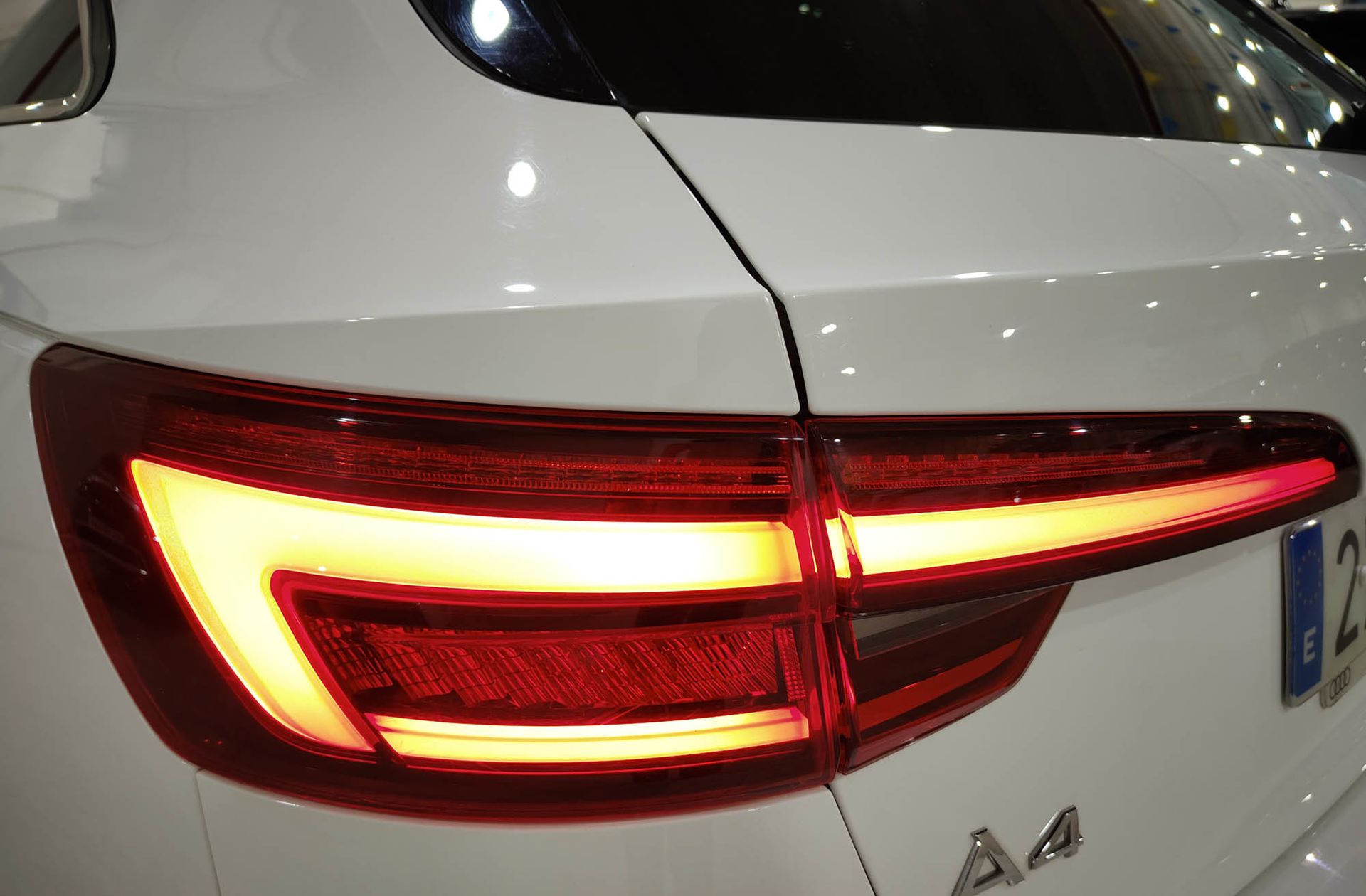 Audi A4 Avant Black line 2.0 TDI S tronic - foto 19