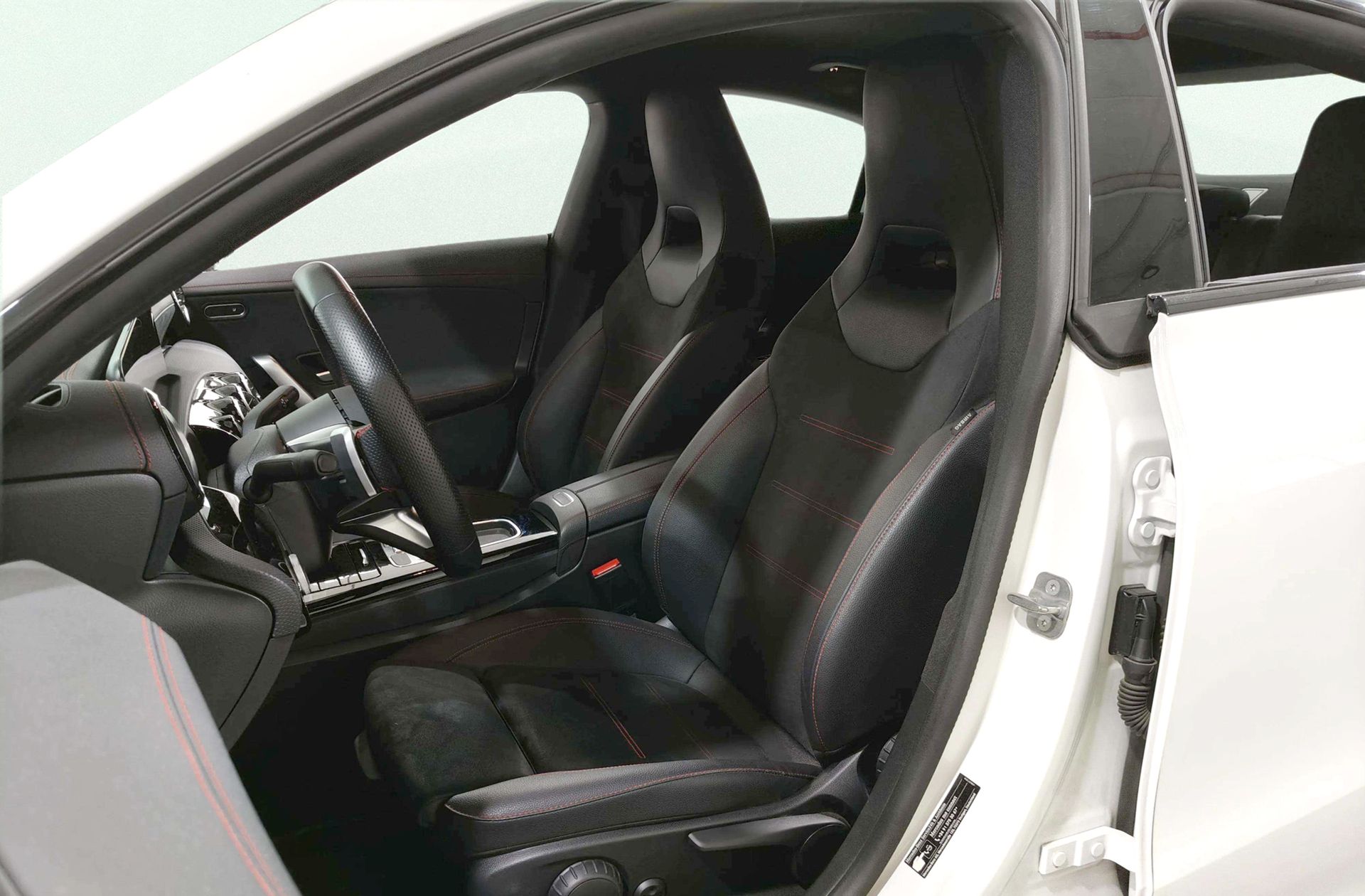 Mercedes-Benz CLA 220 d Pack AMG - foto 13