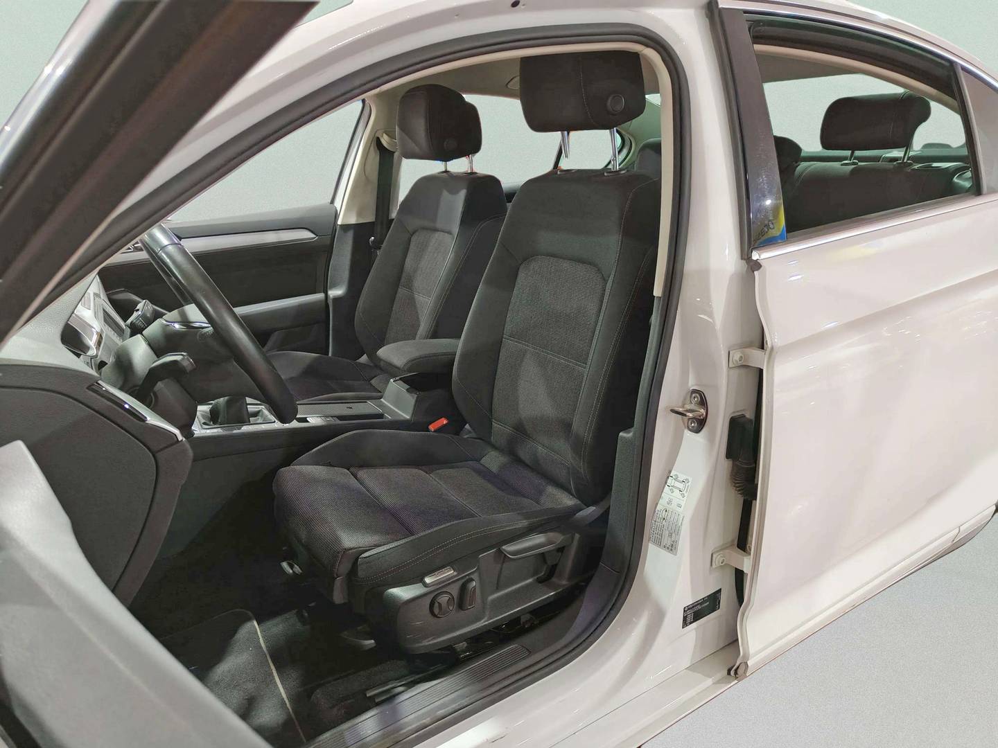 Foto Volkswagen Passat Volkswagen Passat Advance 1.6 TDI BMT (120 CV)