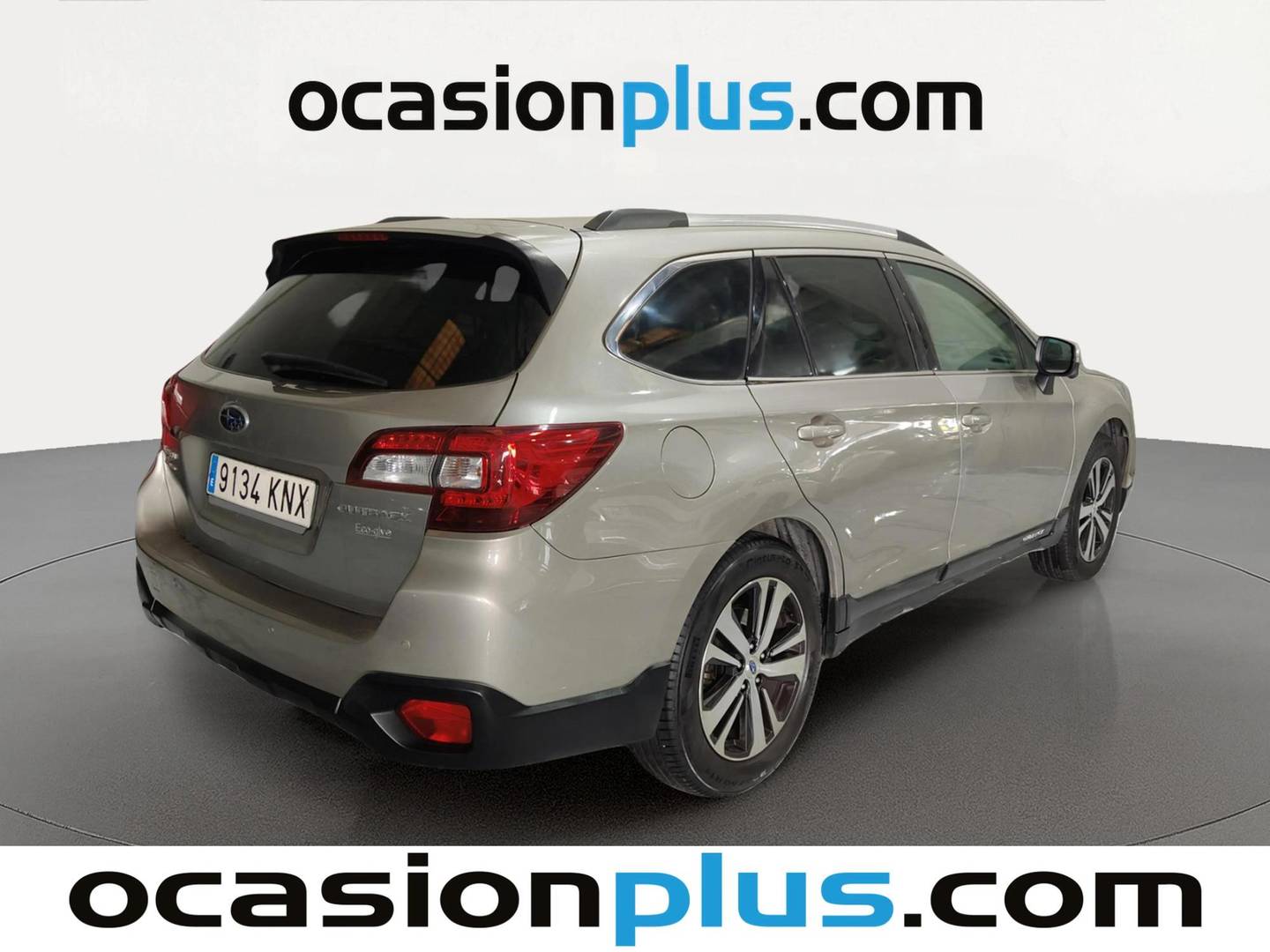 Foto trasera Subaru Outback Subaru Outback 2.5 Bi-Fuel Executive Plus CVT Lineartronic (173 CV) derecha