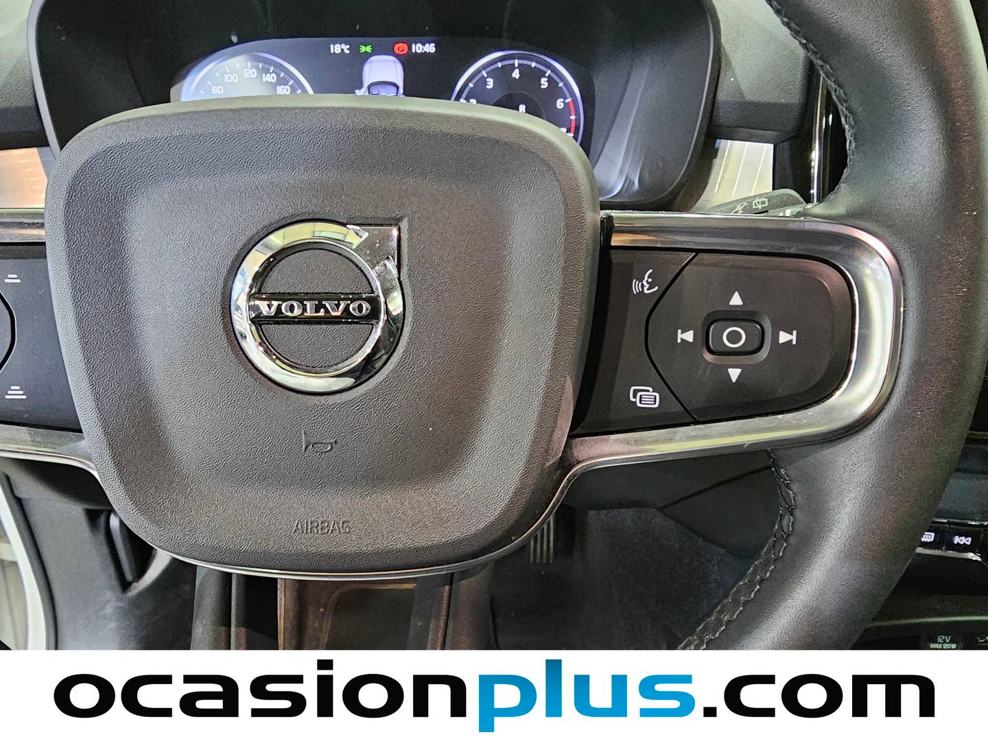 Foto Volvo XC40 Volvo XC40 B3 G Momentum Pro Auto (163 CV)