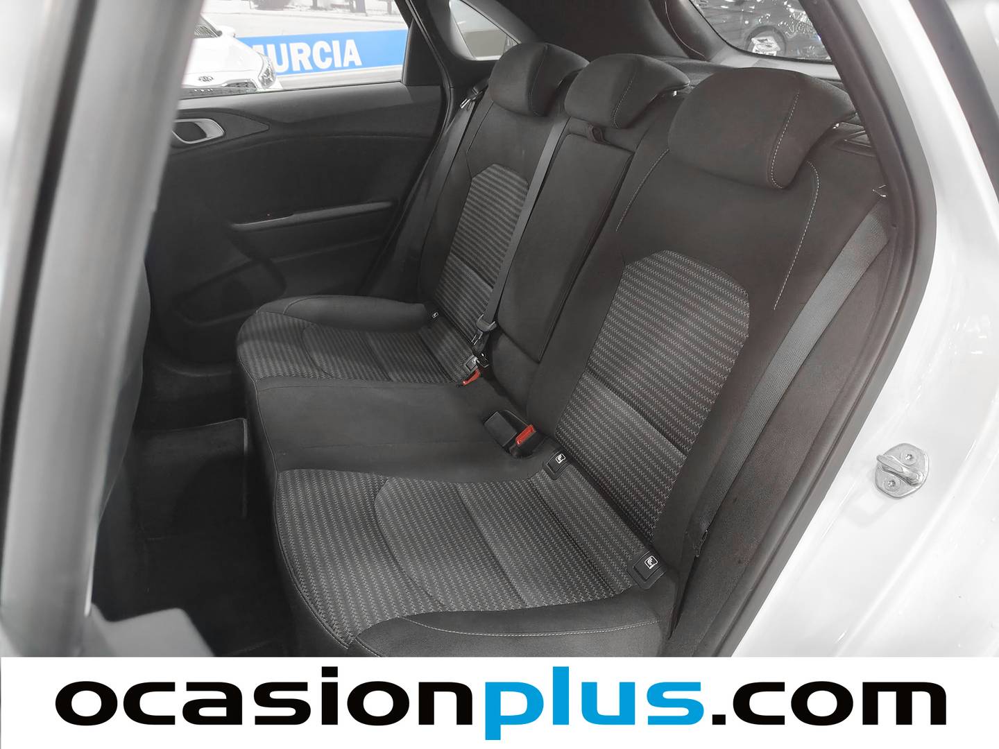 Foto asientos traseros KIA Ceed KIA Ceed 1.6 MHEV iMT Drive (136 CV)