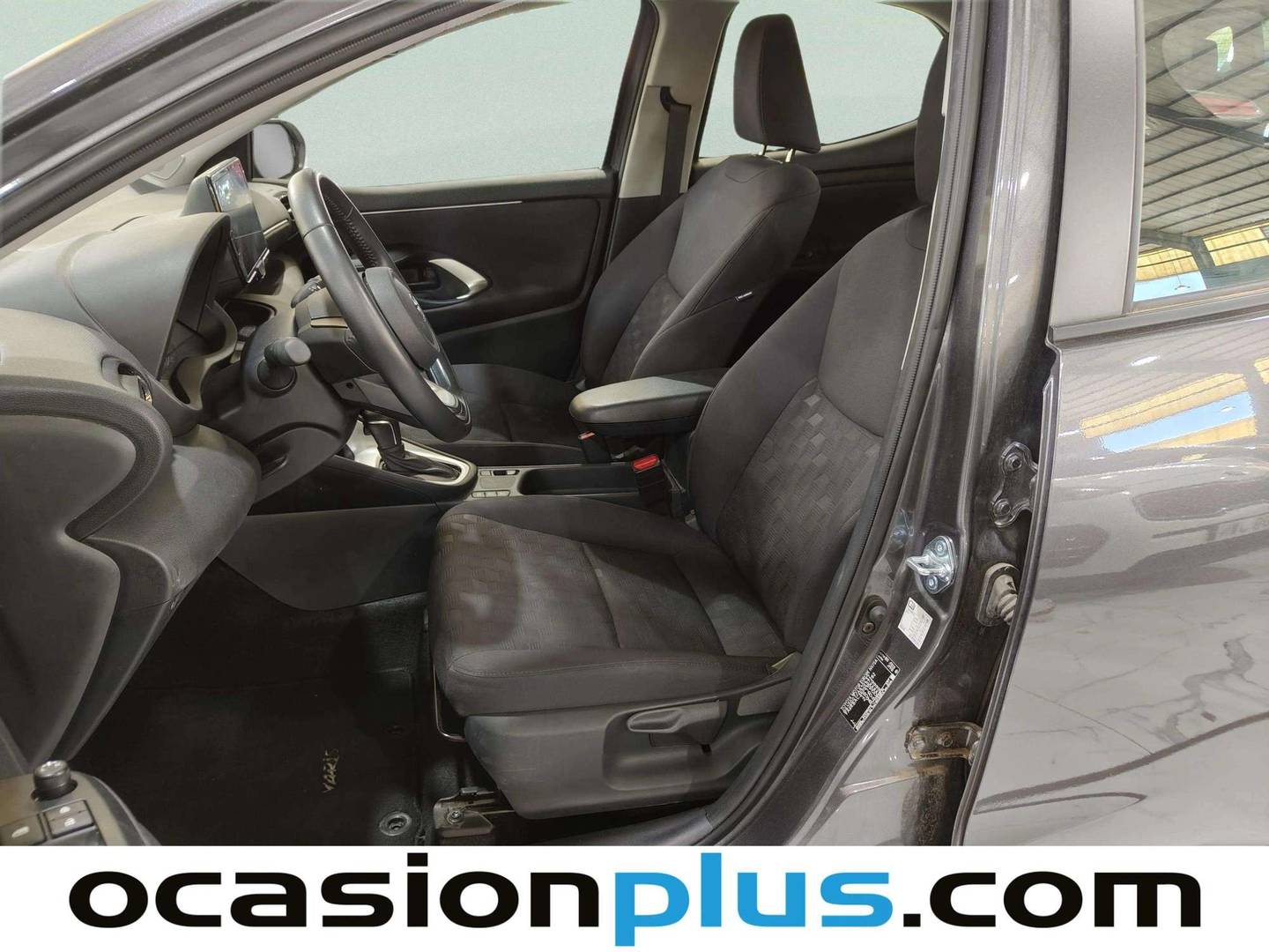 Foto asientos delanteros Toyota Yaris Toyota Yaris 120H Active Plus (116 CV)