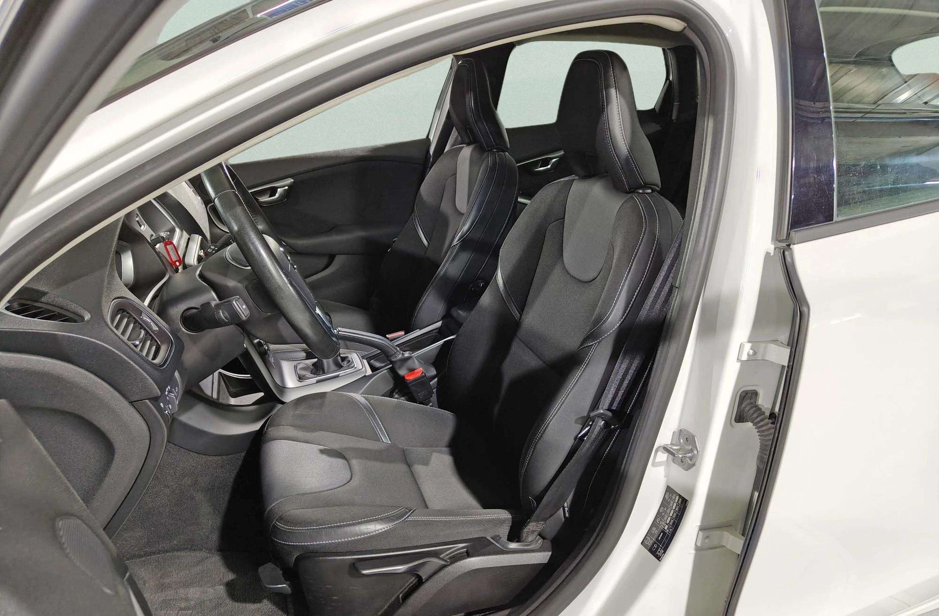 Volvo V40 T2 Momentum - foto 12
