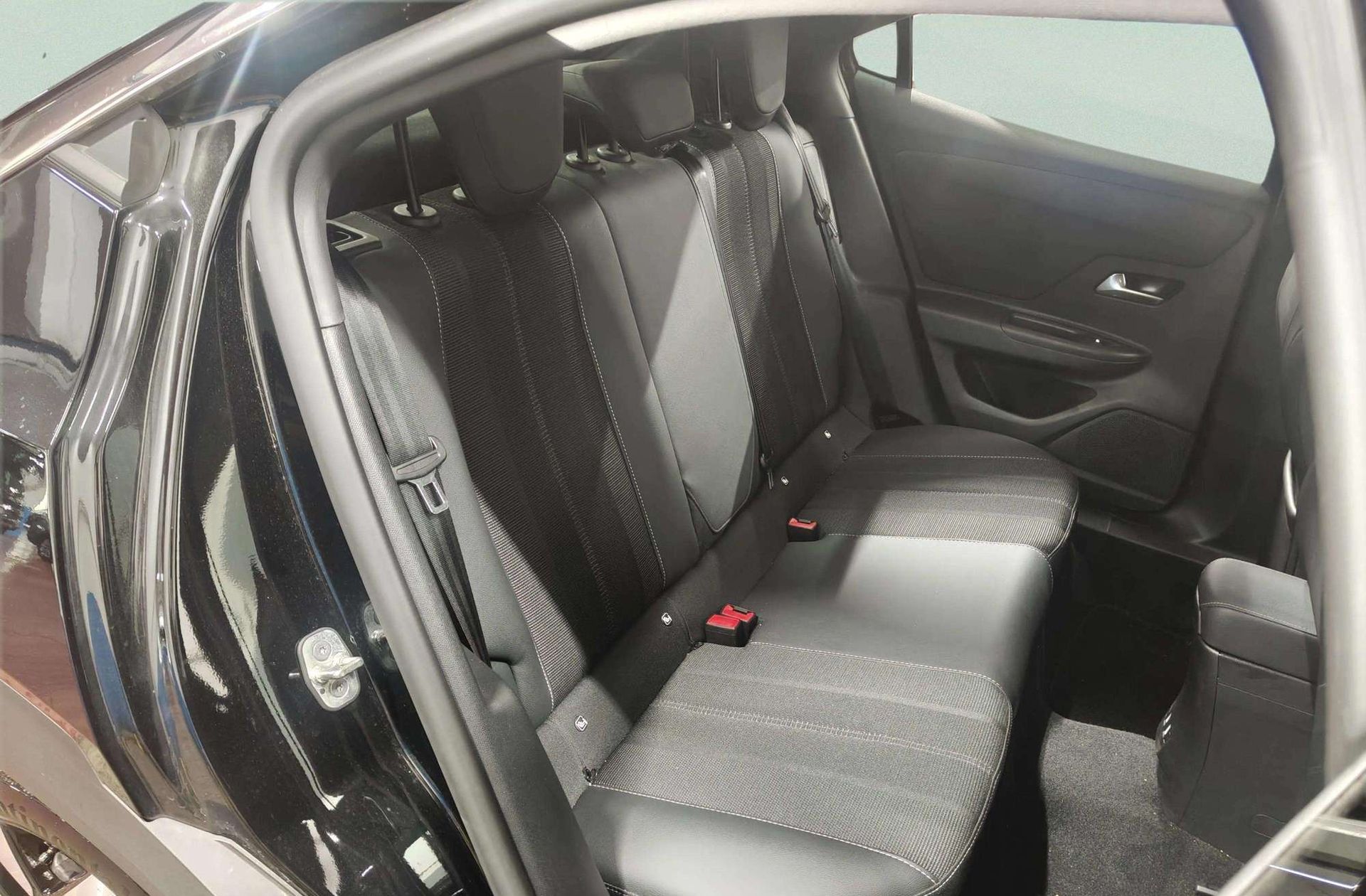 Opel Mokka 1.2 T Business Elegance - foto 18