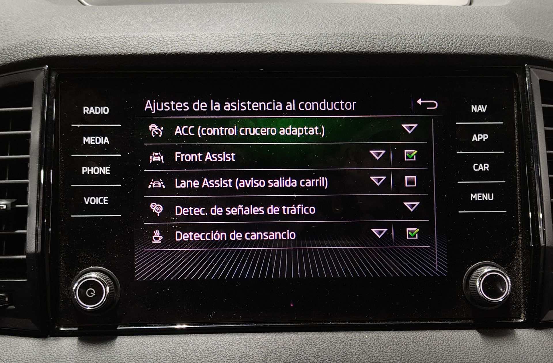 Škoda Karoq 1.5 TSI ACT Sportline DSG - foto 40