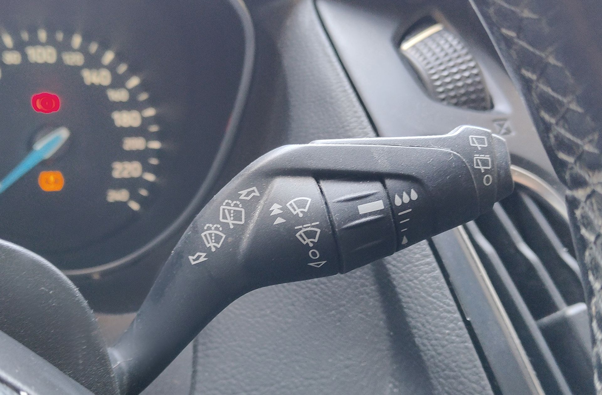 Ford Focus SportBreak 1.0 EcoBoost Business - foto 31