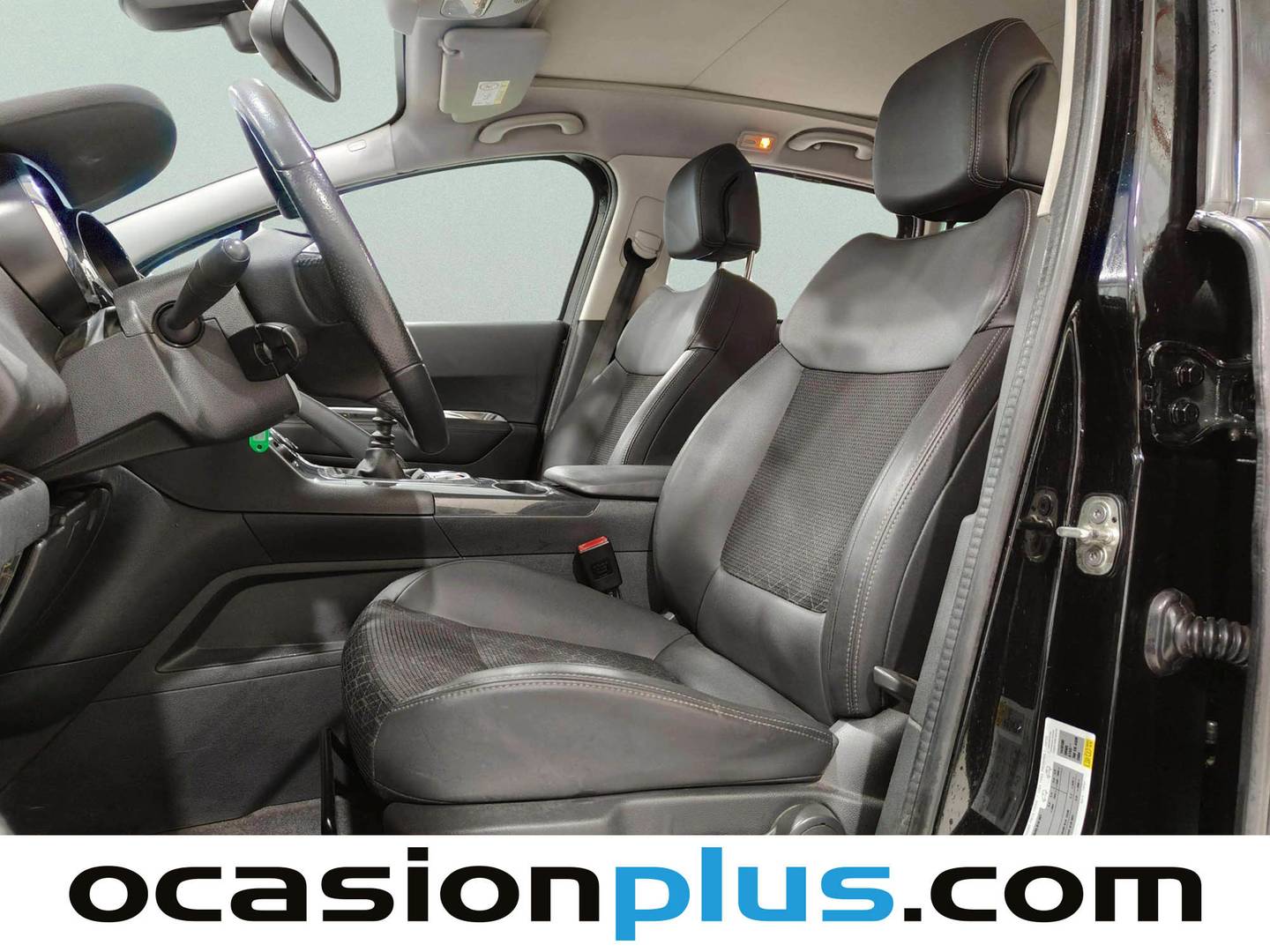 Foto asientos delanteros Peugeot 3008 Peugeot 3008 1.6 BlueHDi FAP Allure (120 CV)