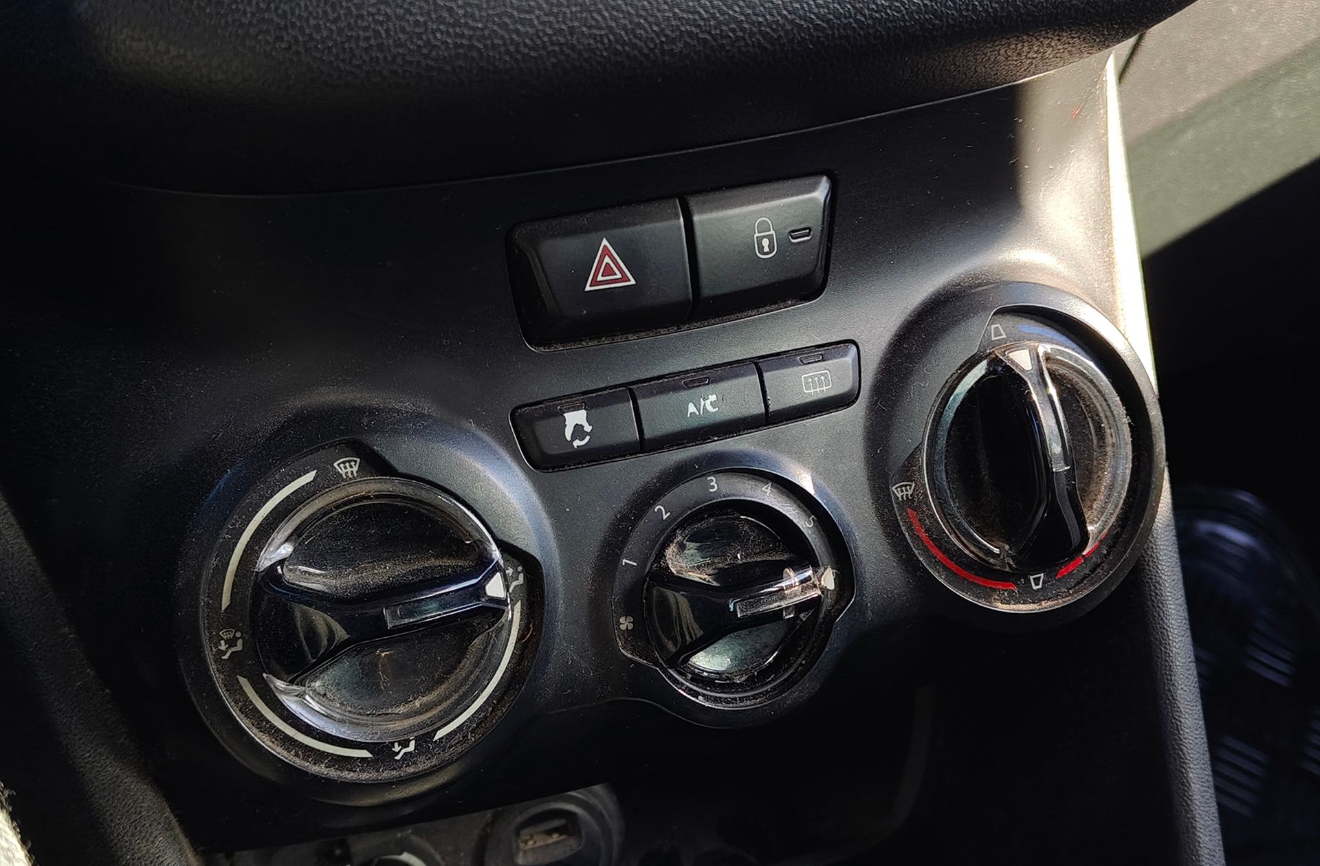 Peugeot 208 1.4 HDi Business Line - foto 20