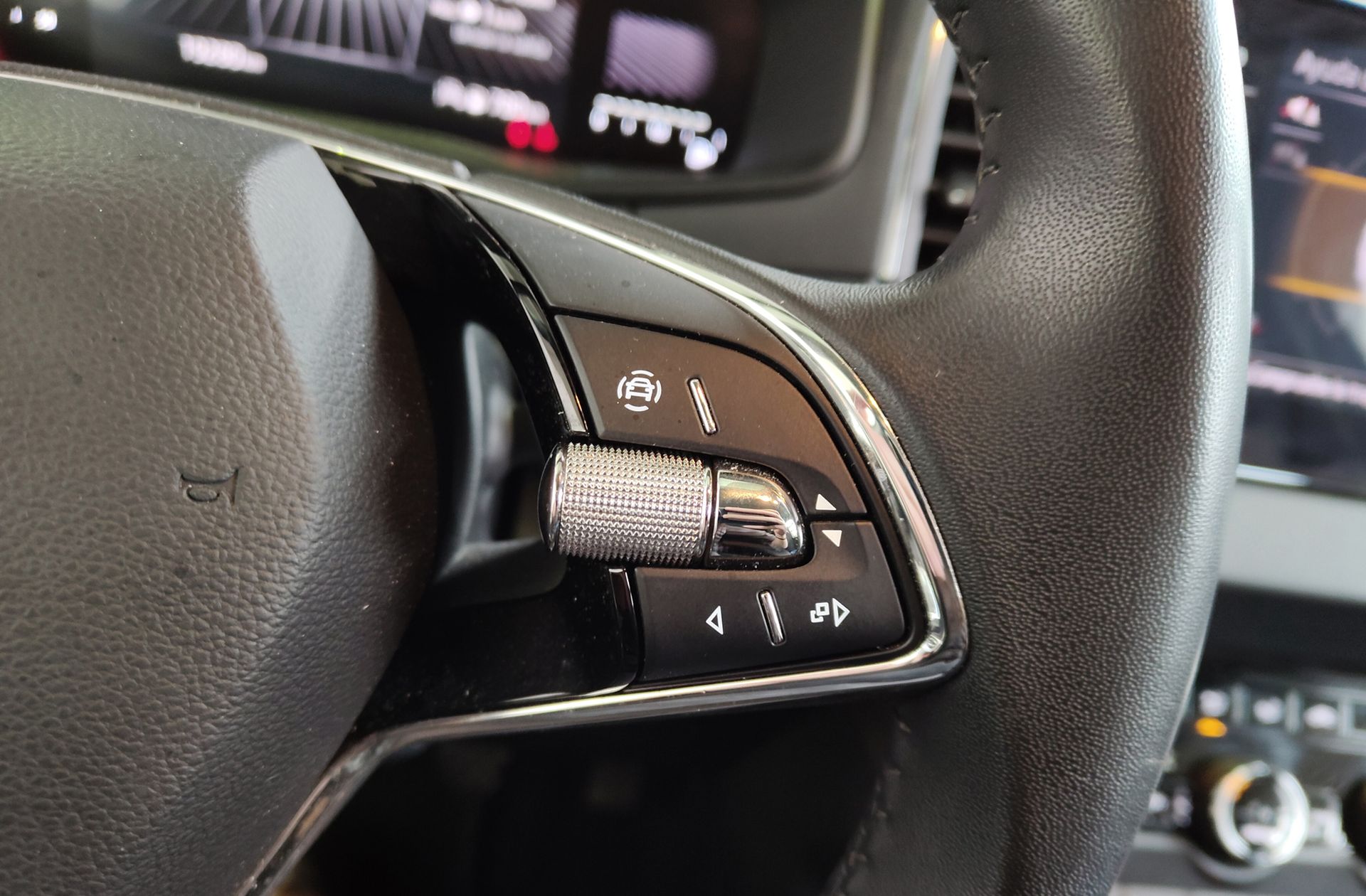 Škoda Karoq 2.0 TDI Selection - foto 24