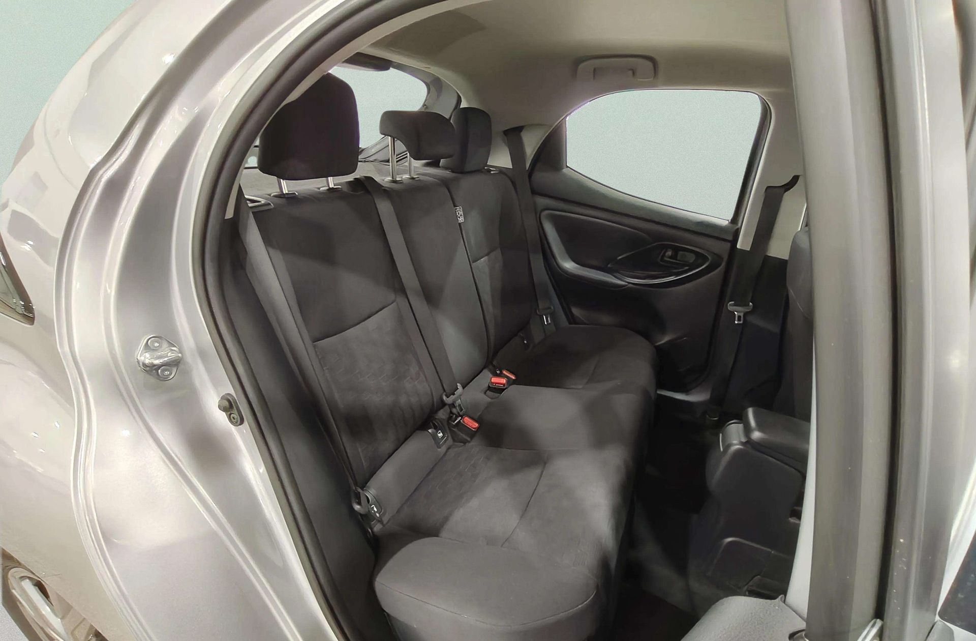 Toyota Yaris 120H Active Plus - foto 16