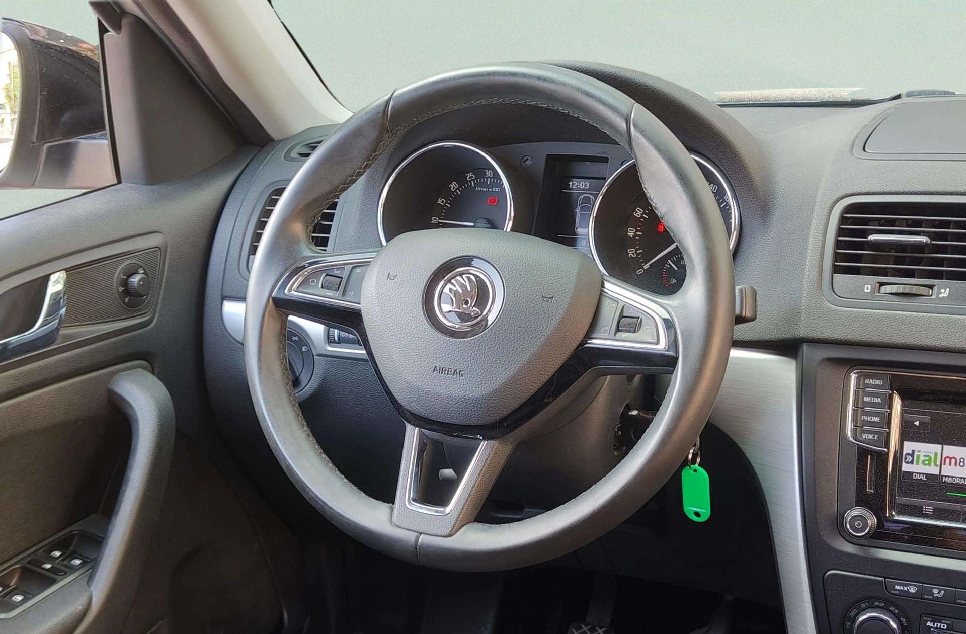 Škoda Yeti 2.0 TDI Outdoor Black - foto 18