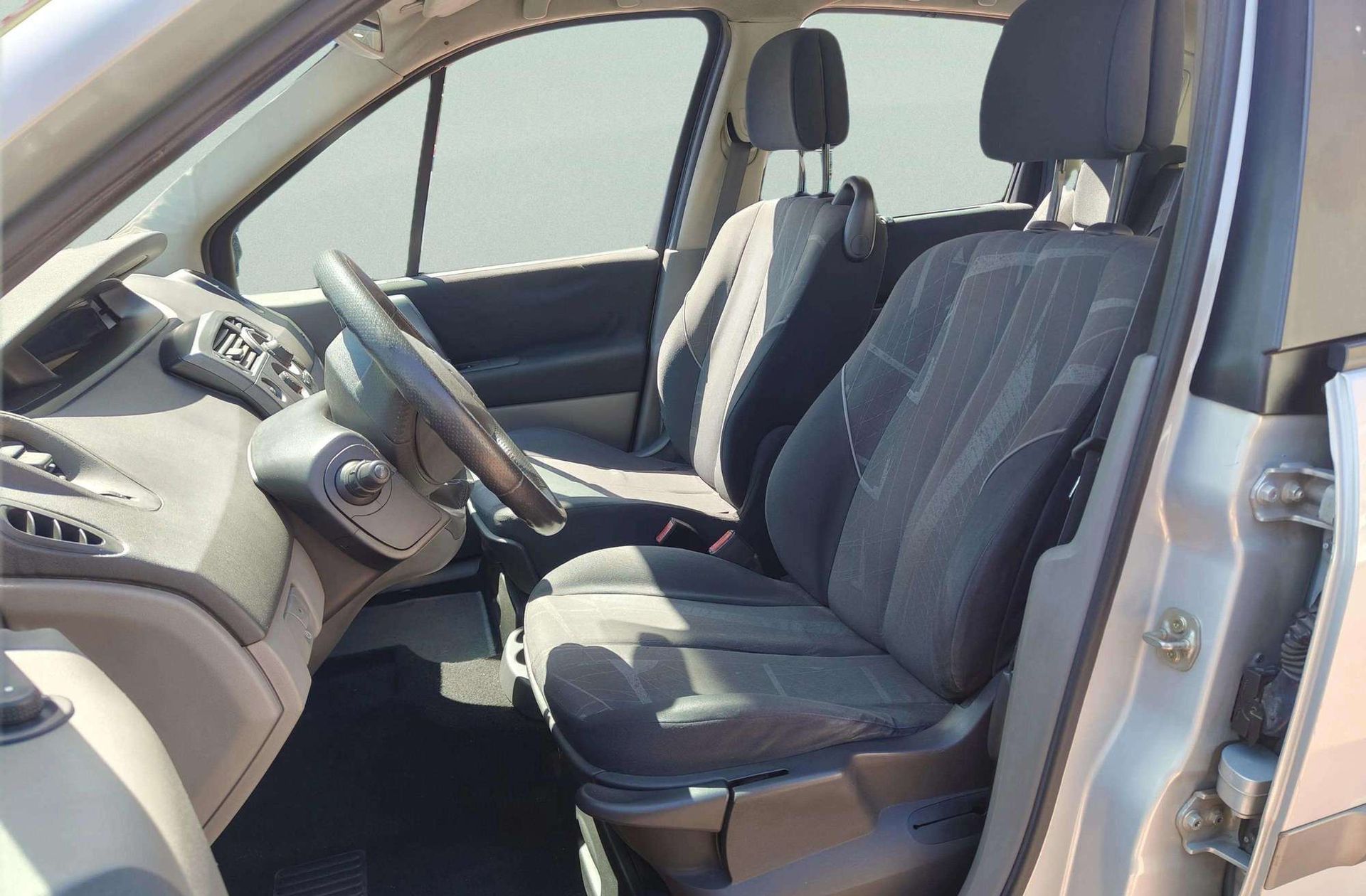 Renault Scénic 1.5 dCi Confort Dynamique - foto 8