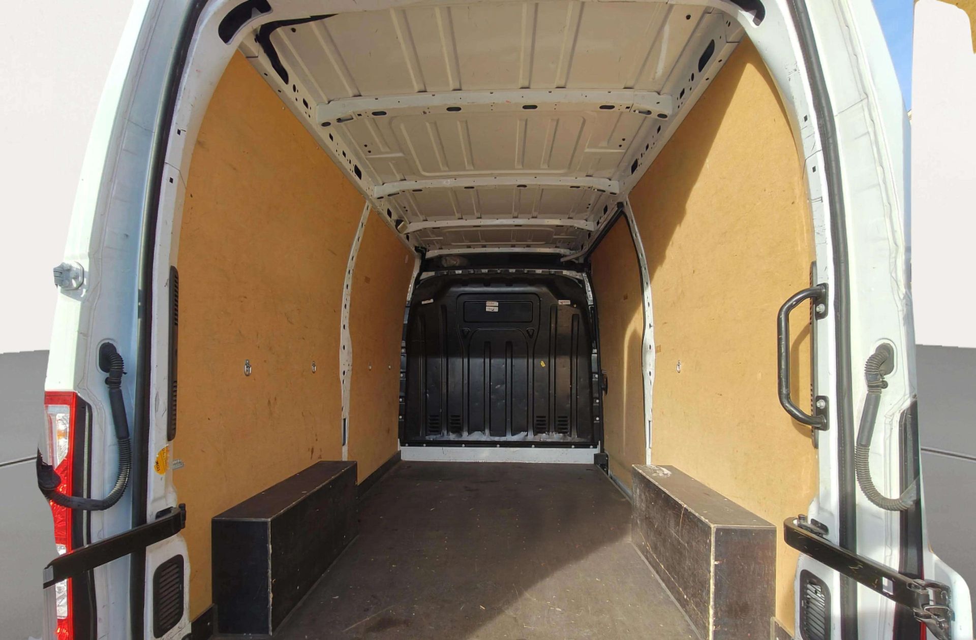 Nissan Interstar Furgon 2.3 dCi GO L2H2 3,5T FWD - foto 10