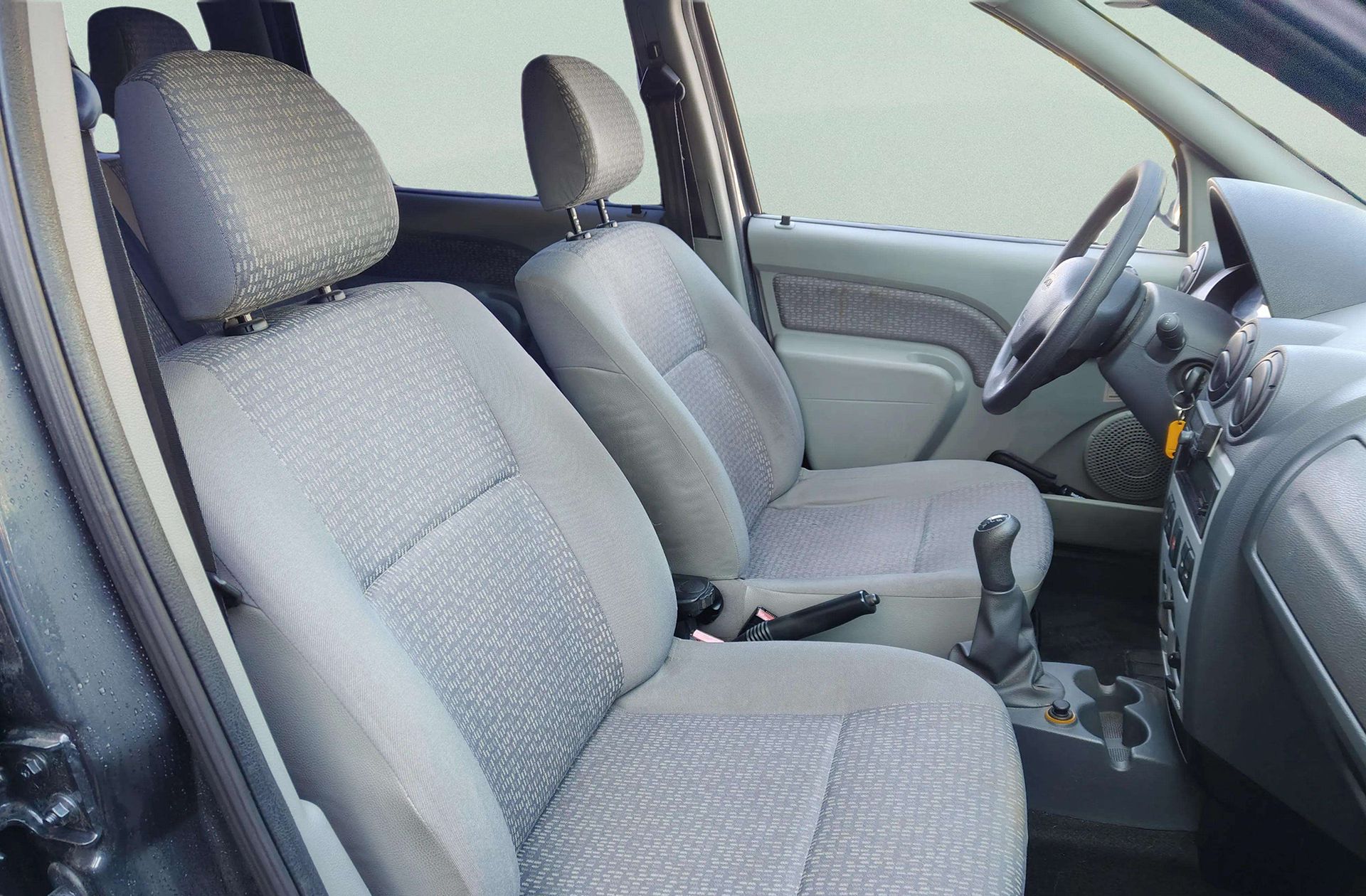 Dacia Logan 1.6 Break Laureate - foto 15