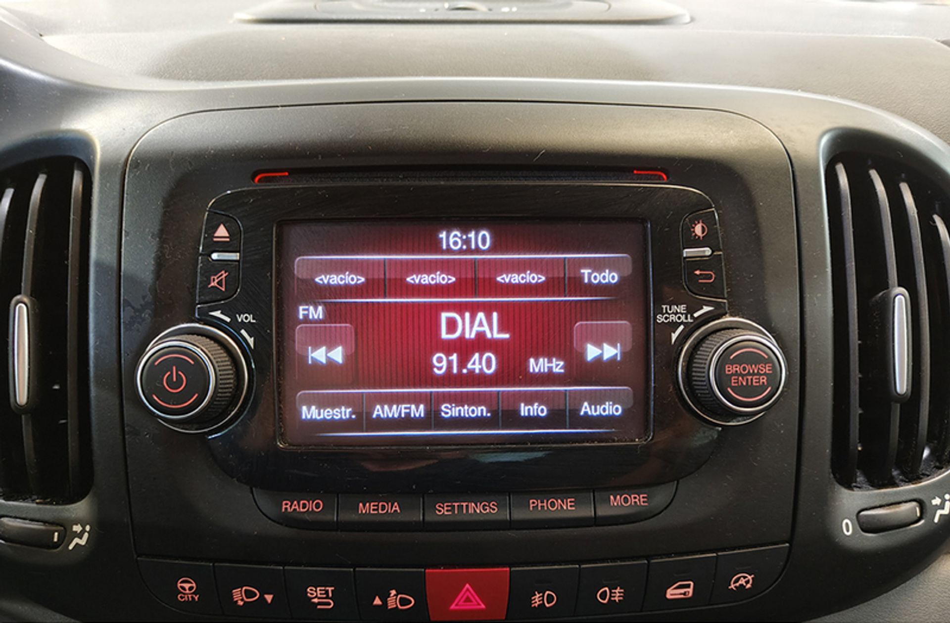 Fiat 500L 1.6 16v MultiJet II Living 7 plazas - foto 28