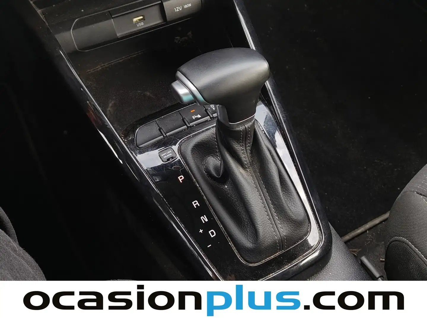 Foto KIA Stonic Kia Stonic 1.0 T-GDi MHEV Drive DCT (120 CV)