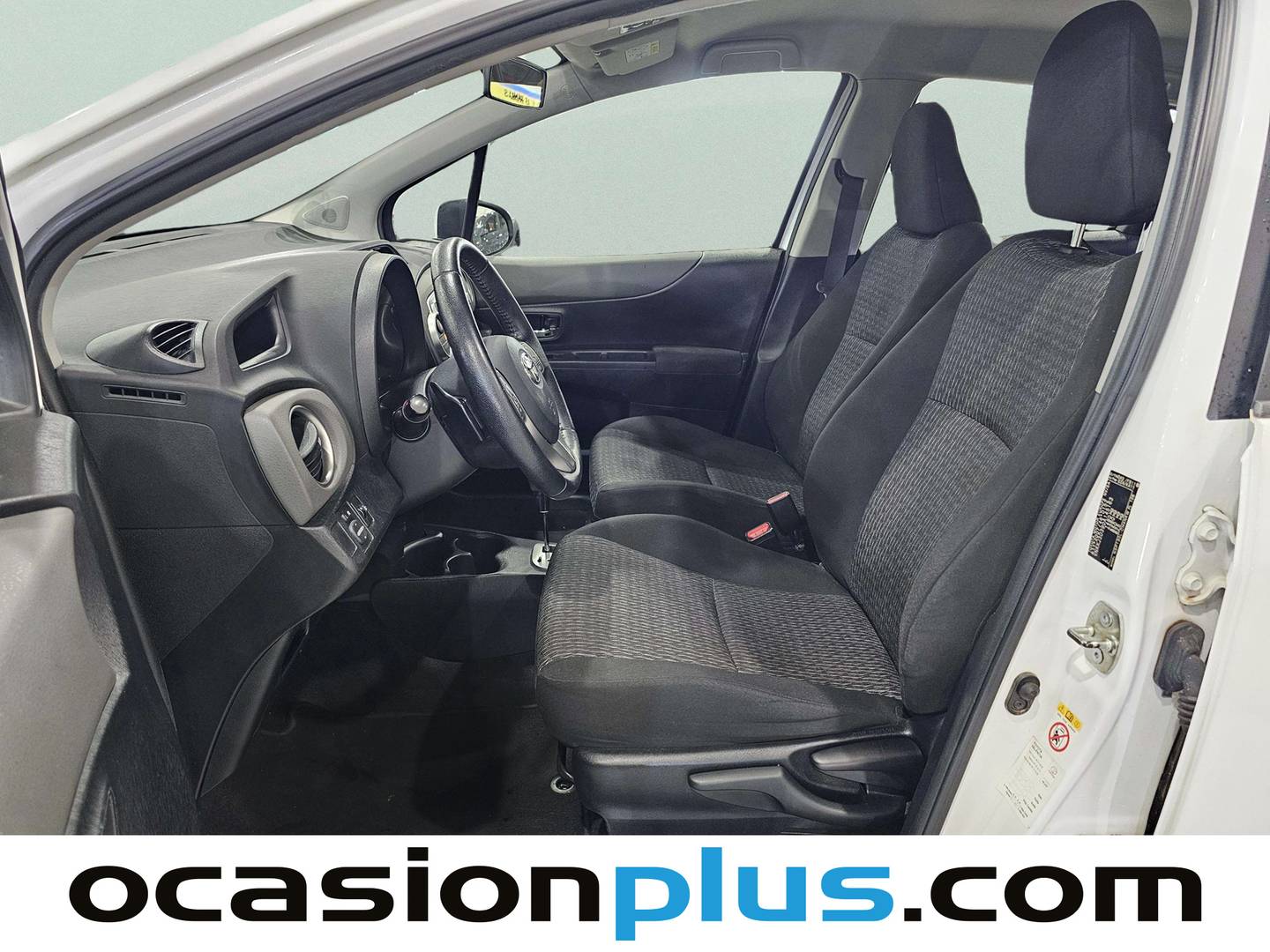 Foto asientos delanteros Toyota Yaris Toyota Yaris 1.3 Active MultiDrive (99 CV)