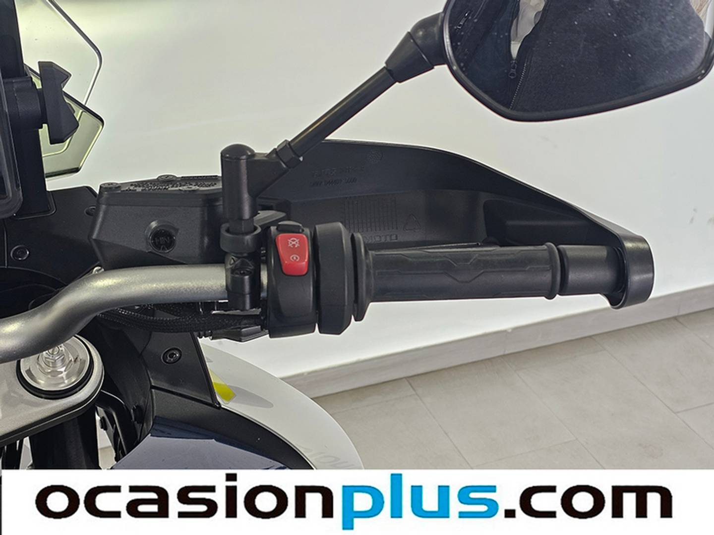 Foto CFMOTO 800MT CFMOTO 800MT TOURING (91 CV)