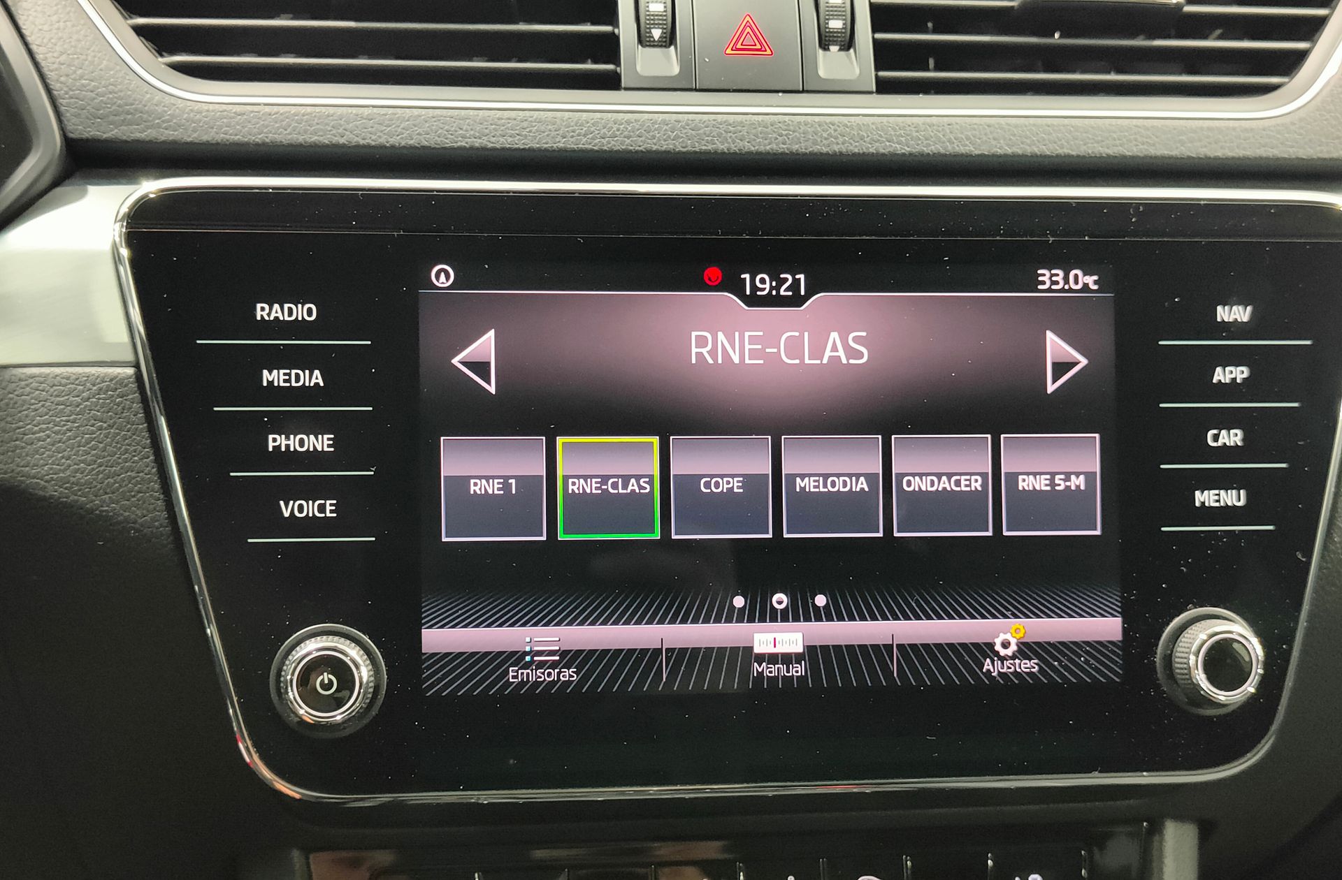 Škoda Superb 1.4 TSI Ambition - foto 33