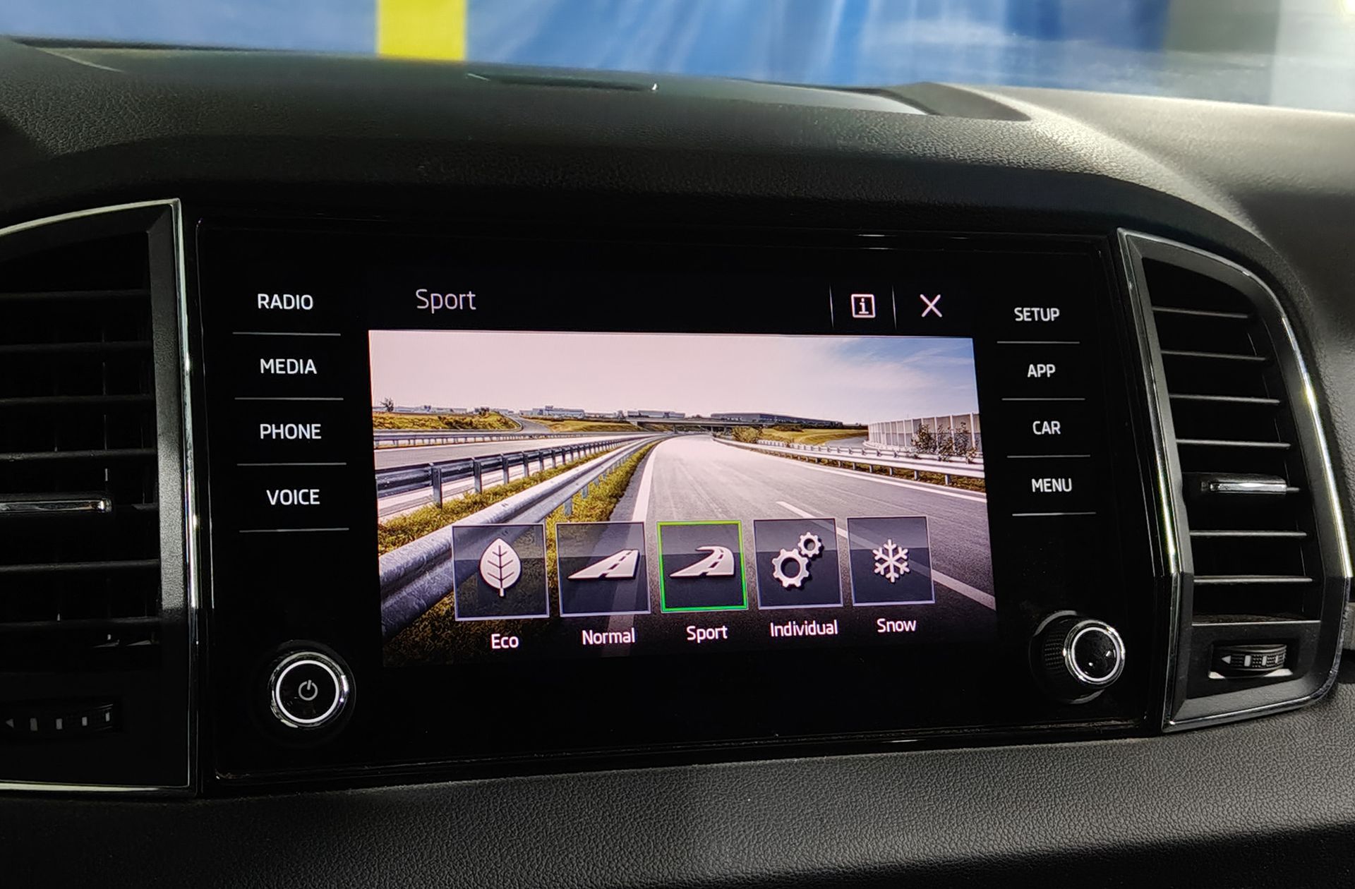 Škoda Karoq 2.0 TDI Ambition 4x4 DSG - foto 28