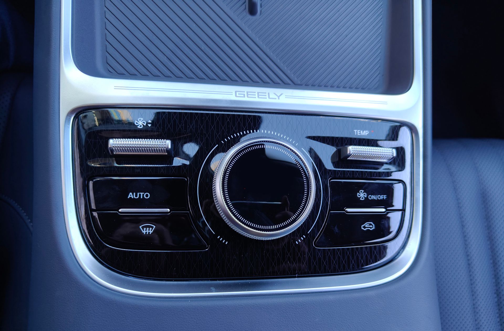 Geely Starray EM-i 1.5 PHEV Pro - foto 27