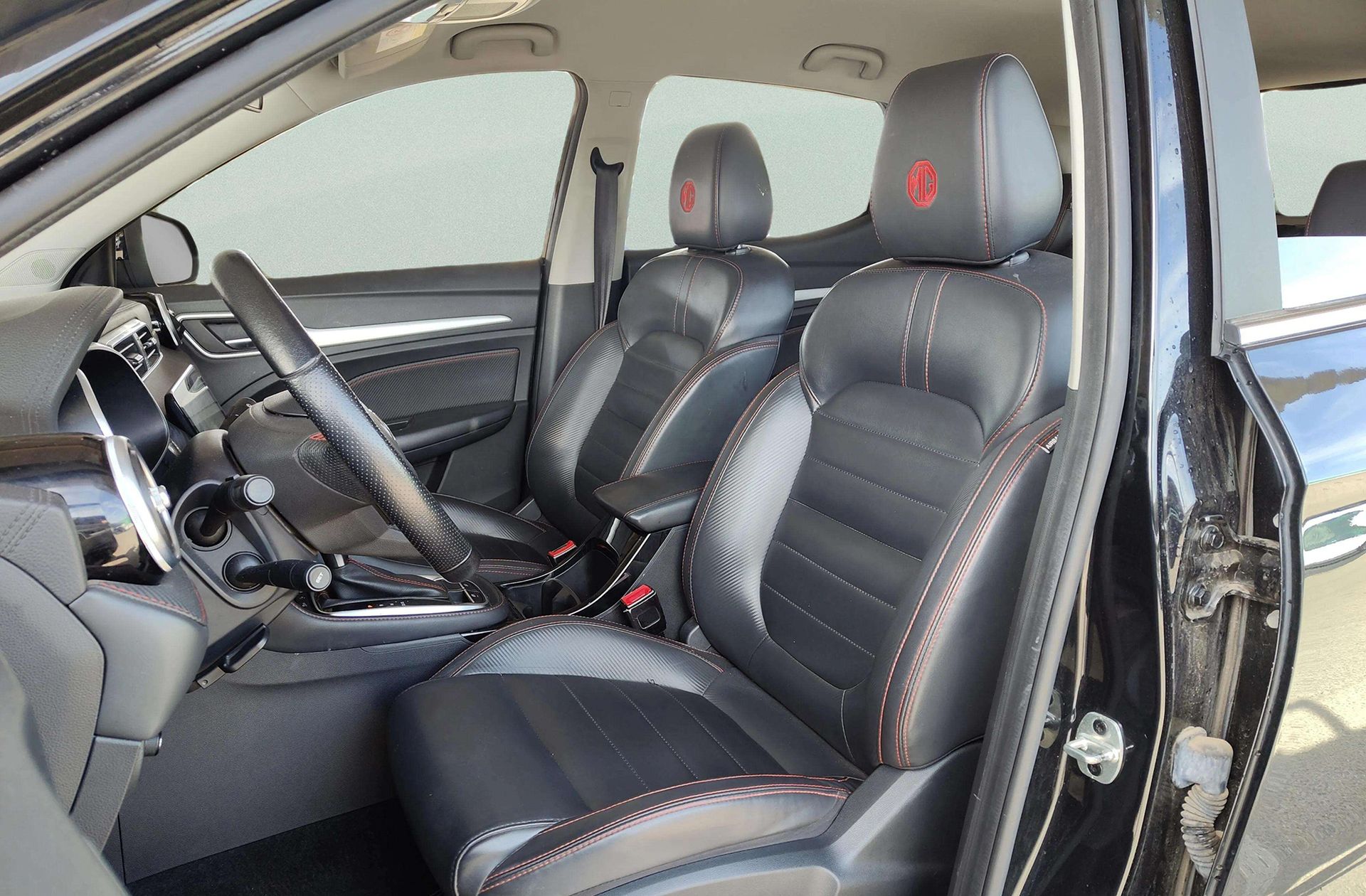 MG ZS 1.0T Luxury - foto 10