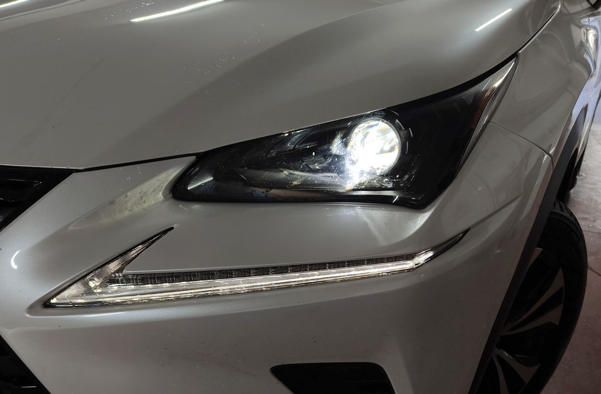 Lexus NX 300h Premium 2WD - foto 17
