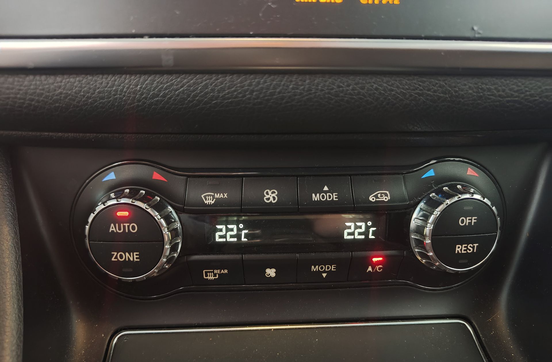 Mercedes-Benz GLA 180 Pack AMG - foto 28