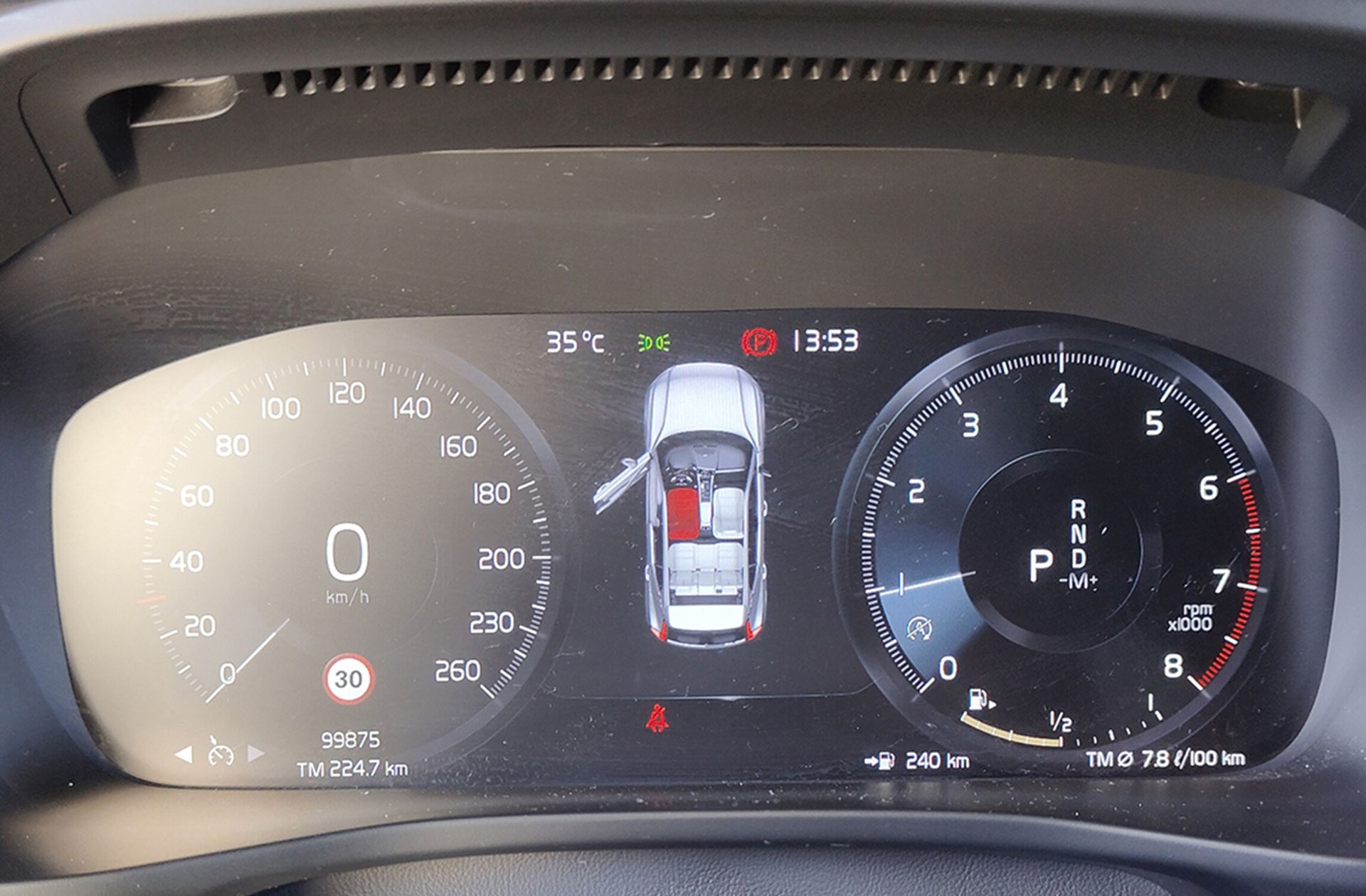 Volvo XC40 T2 Momentum Pro - foto 27