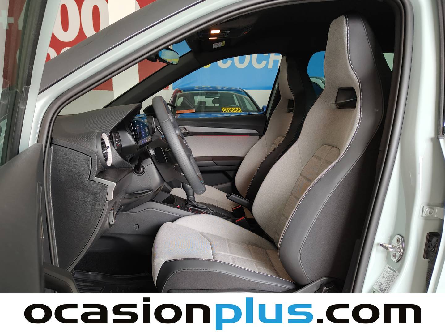 Foto asientos delanteros Seat Arona Seat Arona 1.5 TSI S&S FR+ DSG (150 CV)