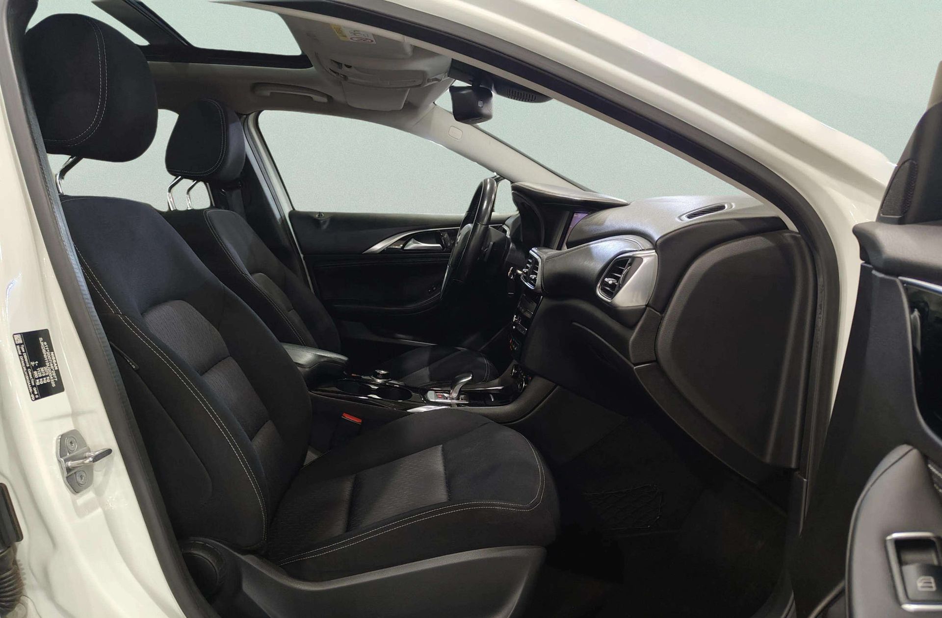 Infiniti QX30 2.2D Premium AWD 7DCT - foto 18