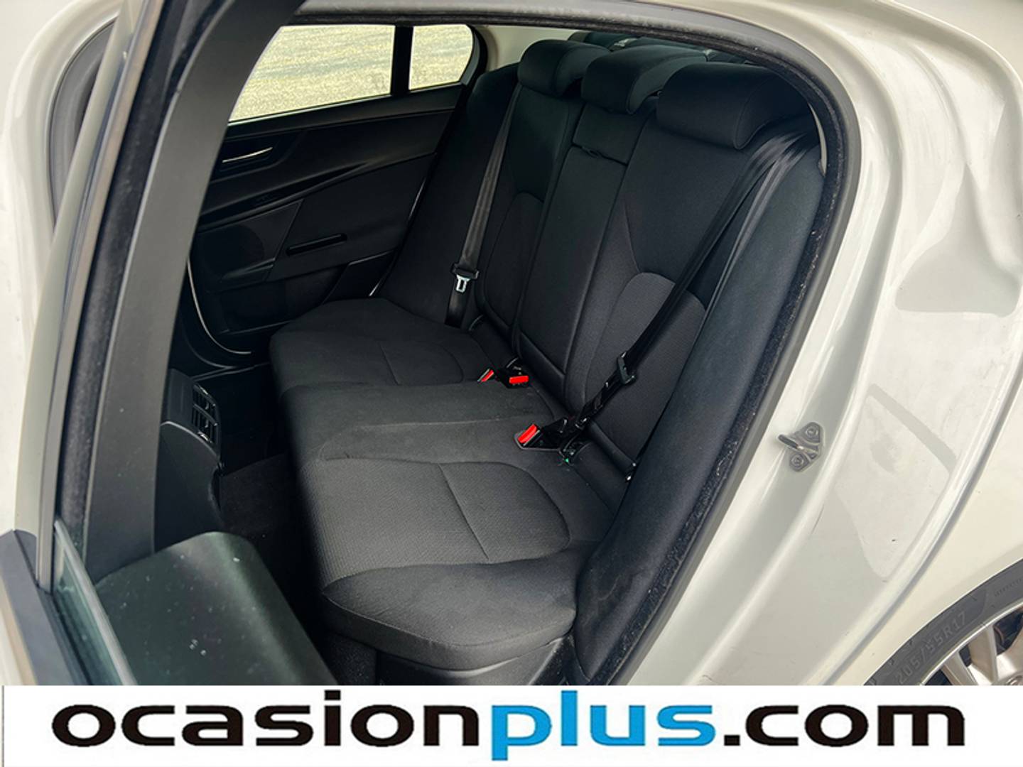 Foto Jaguar XE Jaguar XE 2.0 Diesel XE-Pure RWD (180 CV)