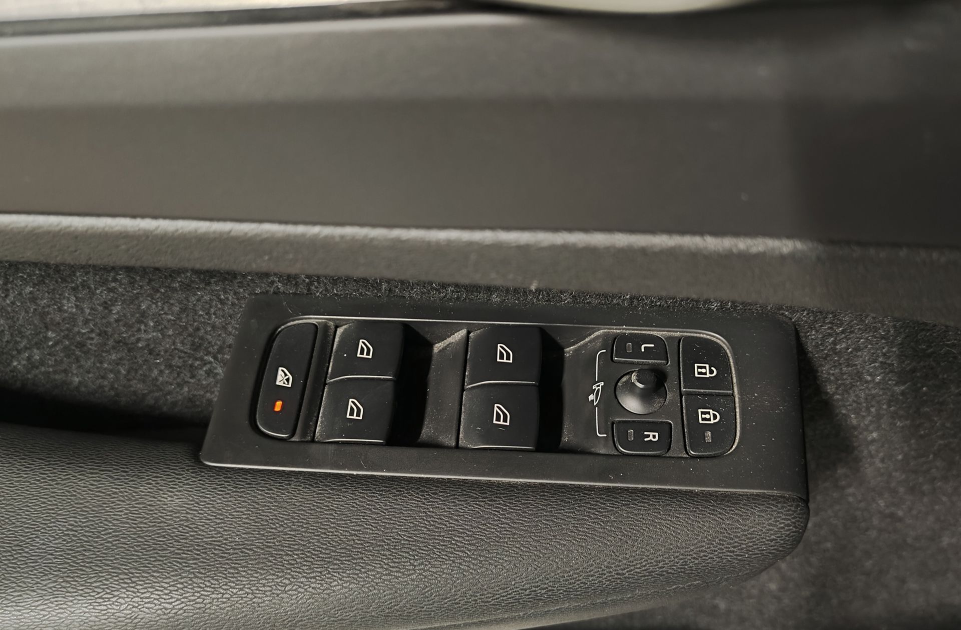 Volvo XC40 T3 Business Plus - foto 39