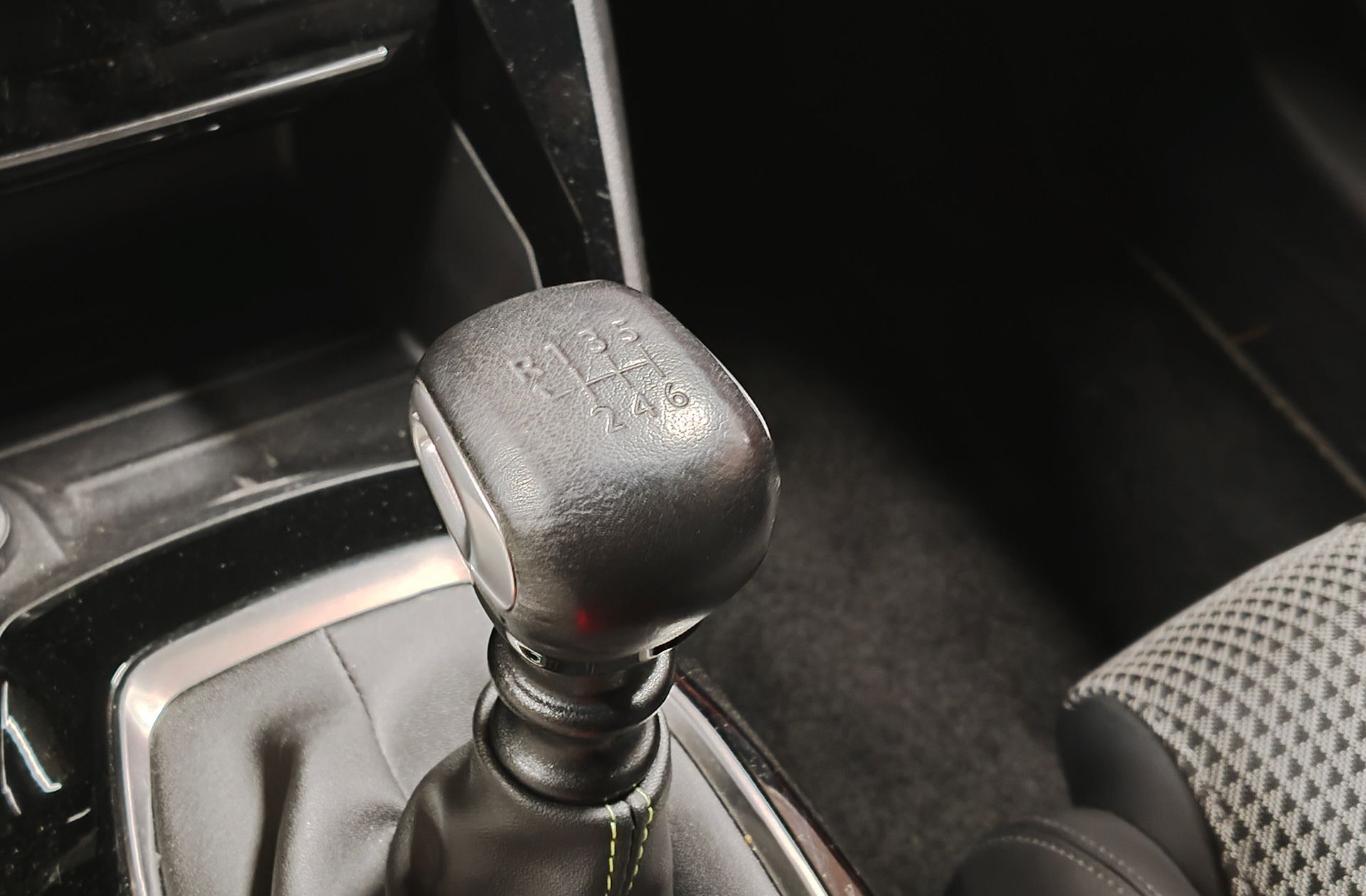 Peugeot 208 PureTech 100 GT - foto 5