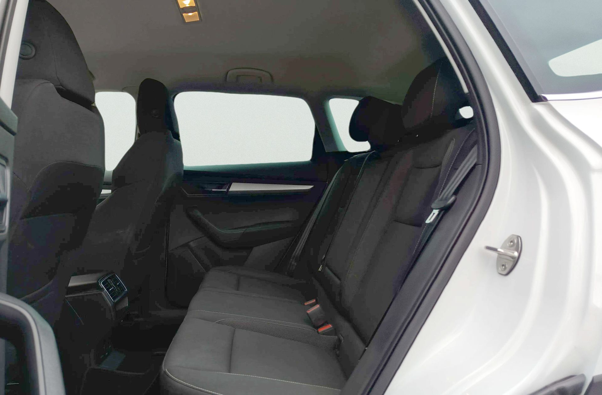Škoda Karoq 2.0 TDI Selection - foto 12