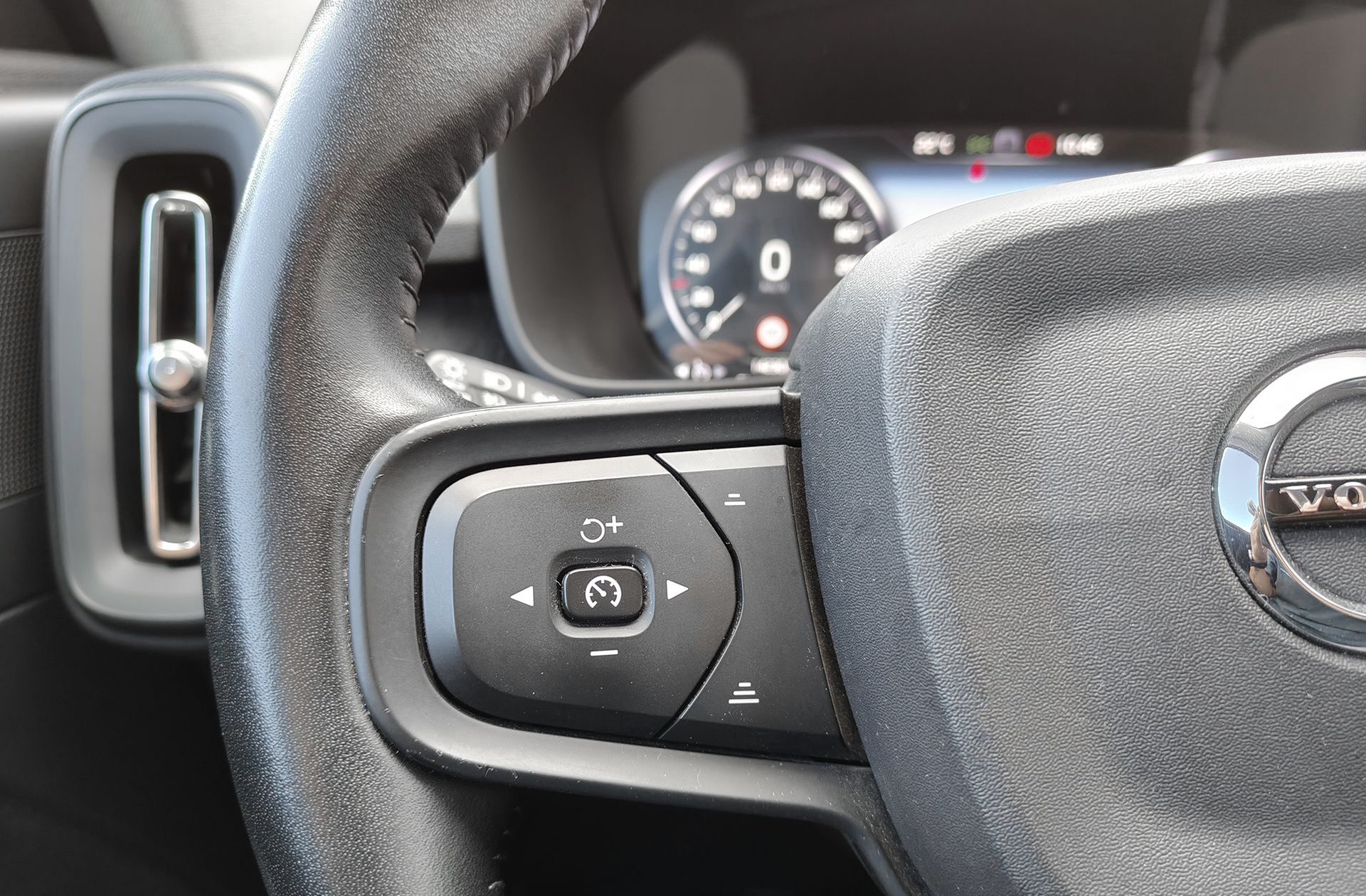 Volvo XC40 D4 AWD - foto 28
