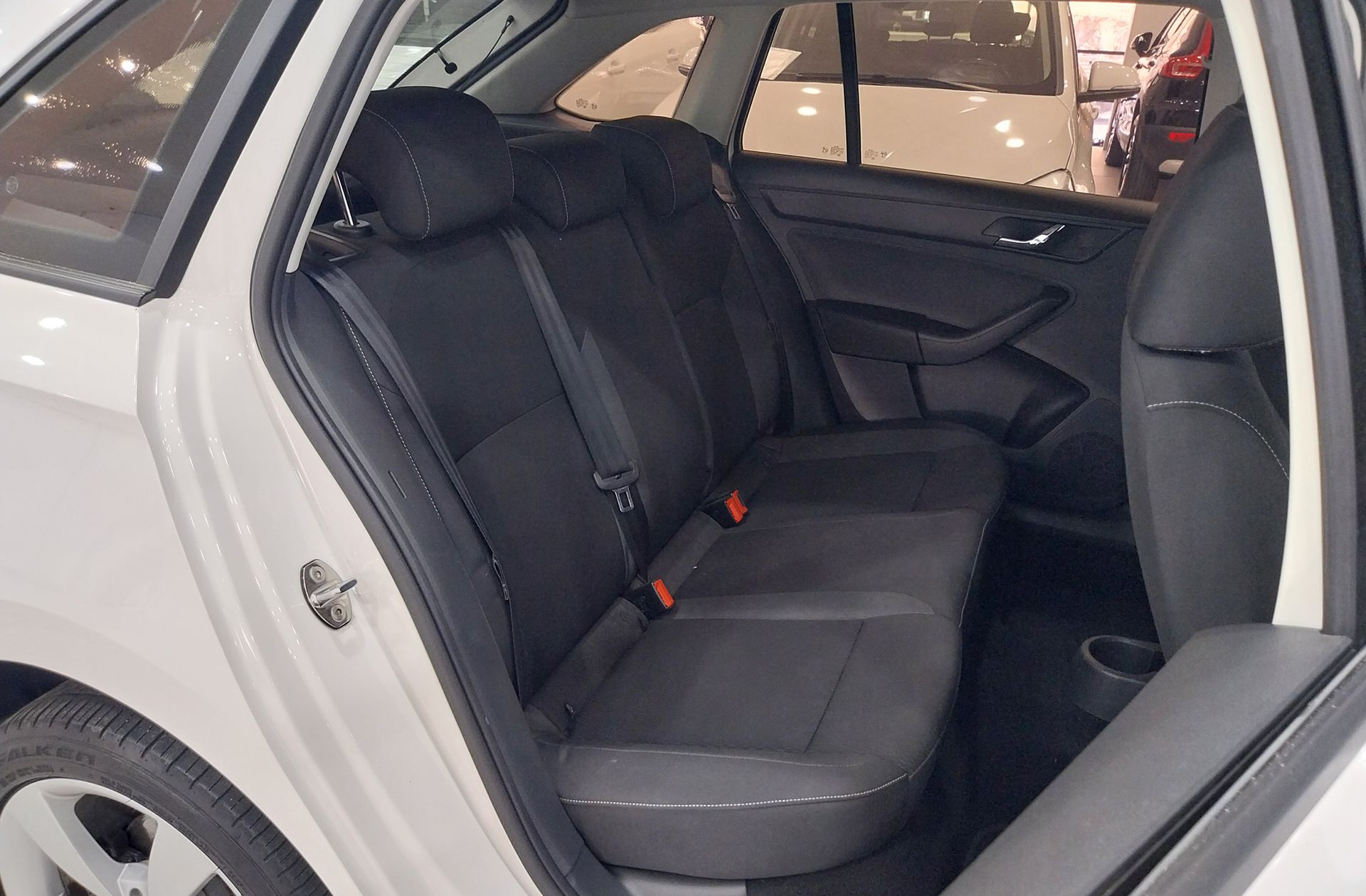 Škoda Spaceback 1.6 TDI CR Ambition - foto 14