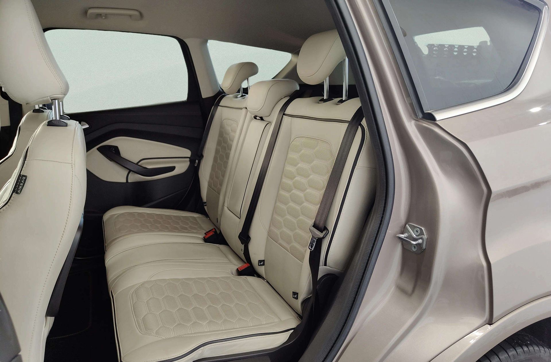 Ford Kuga 2.0 TDCi Vignale 4x4 Powershift - foto 11