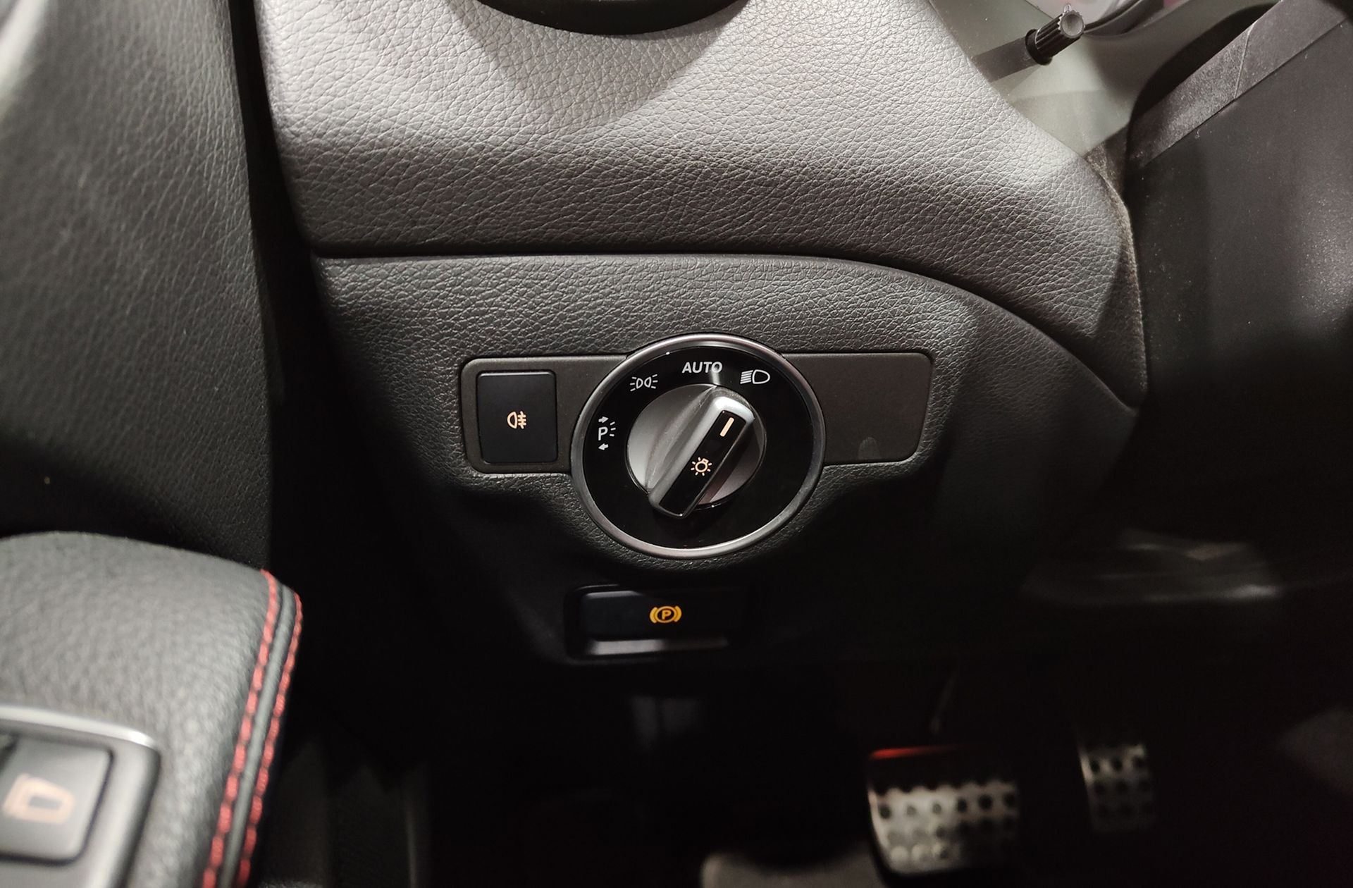 Mercedes-Benz GLA 220 d AMG Line 4Matic - foto 33