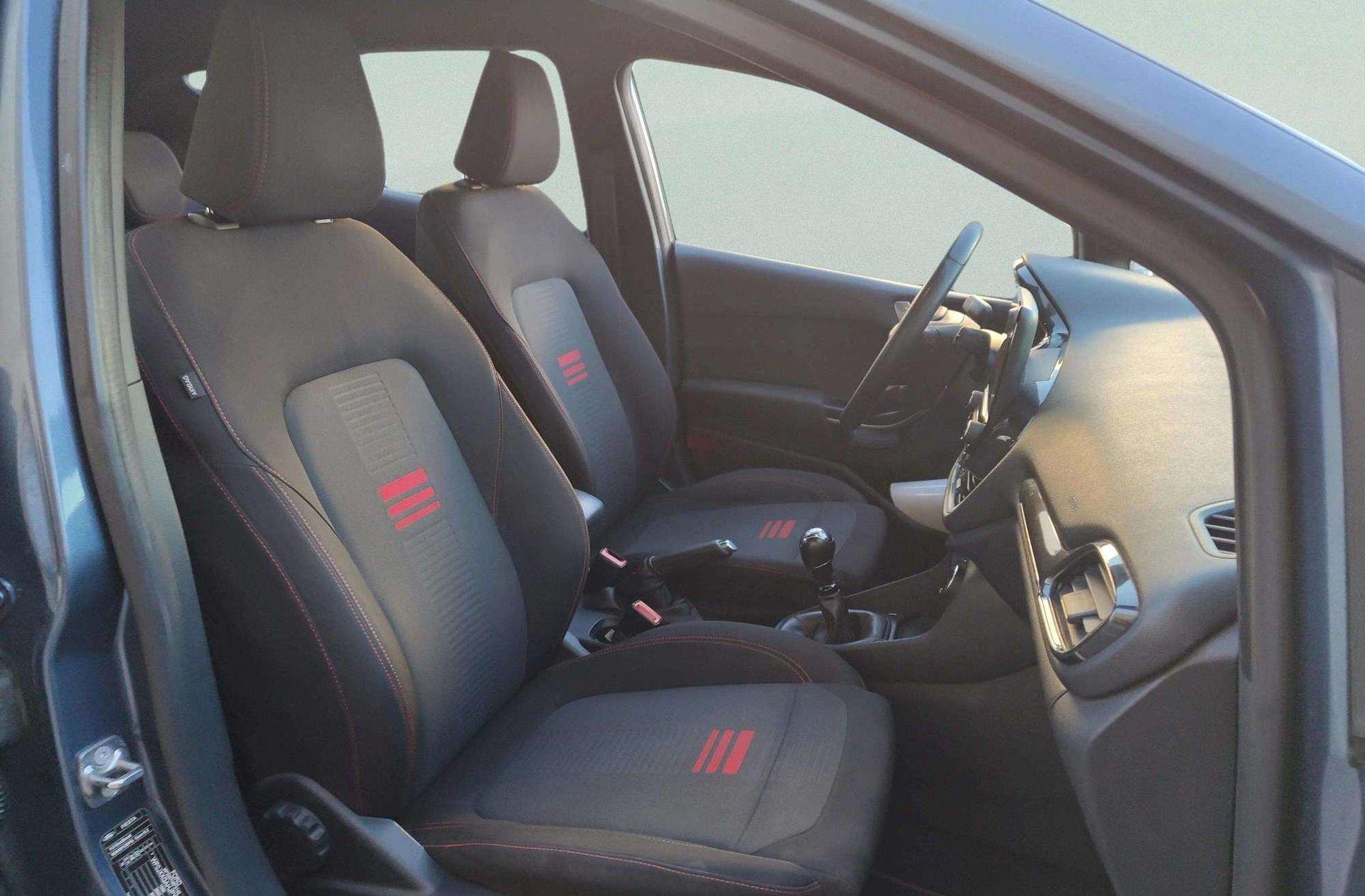 Ford Fiesta 1.0 EcoBoost MHEV ST-Line - foto 21