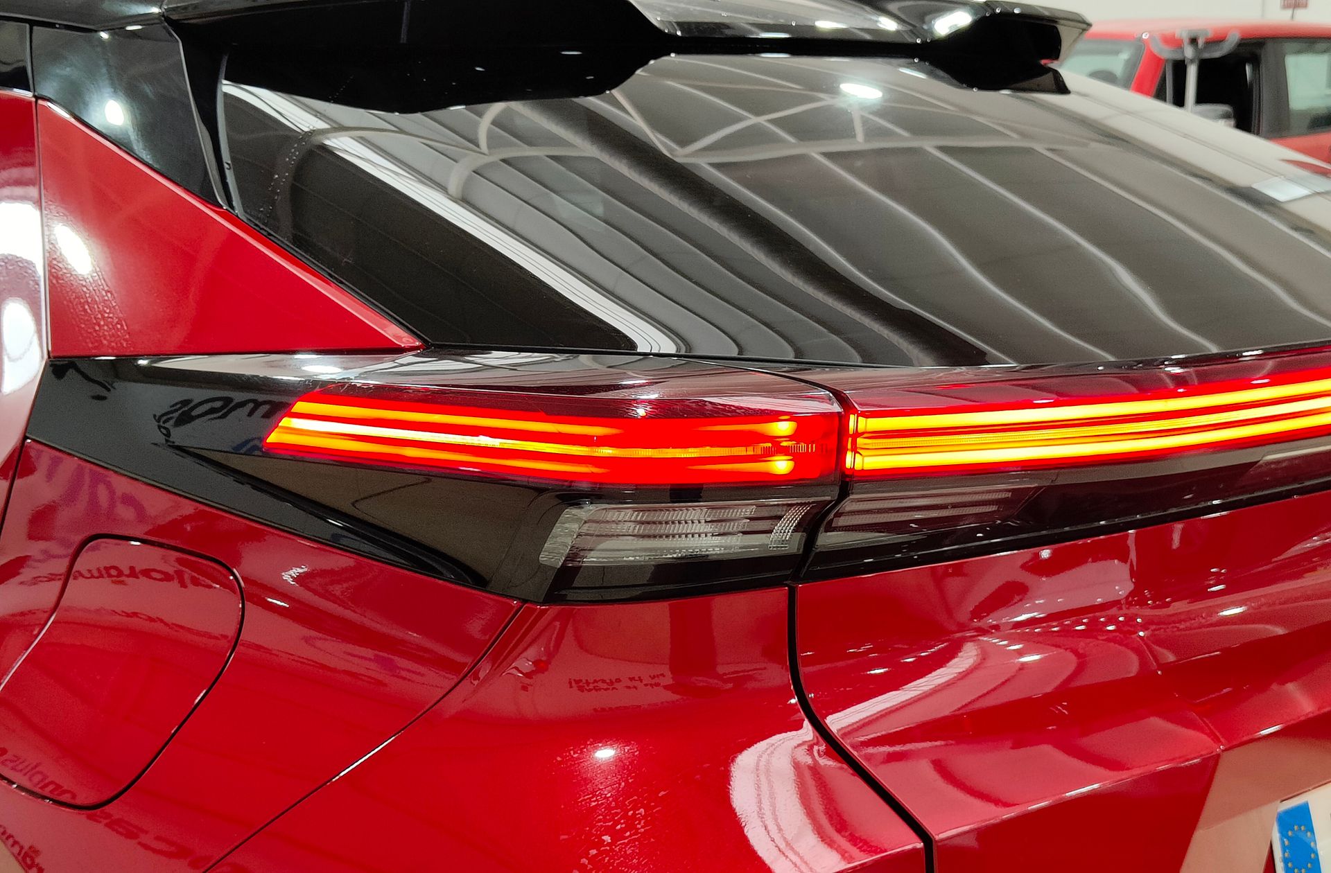 Toyota C-HR 220PH GR Sport - foto 16