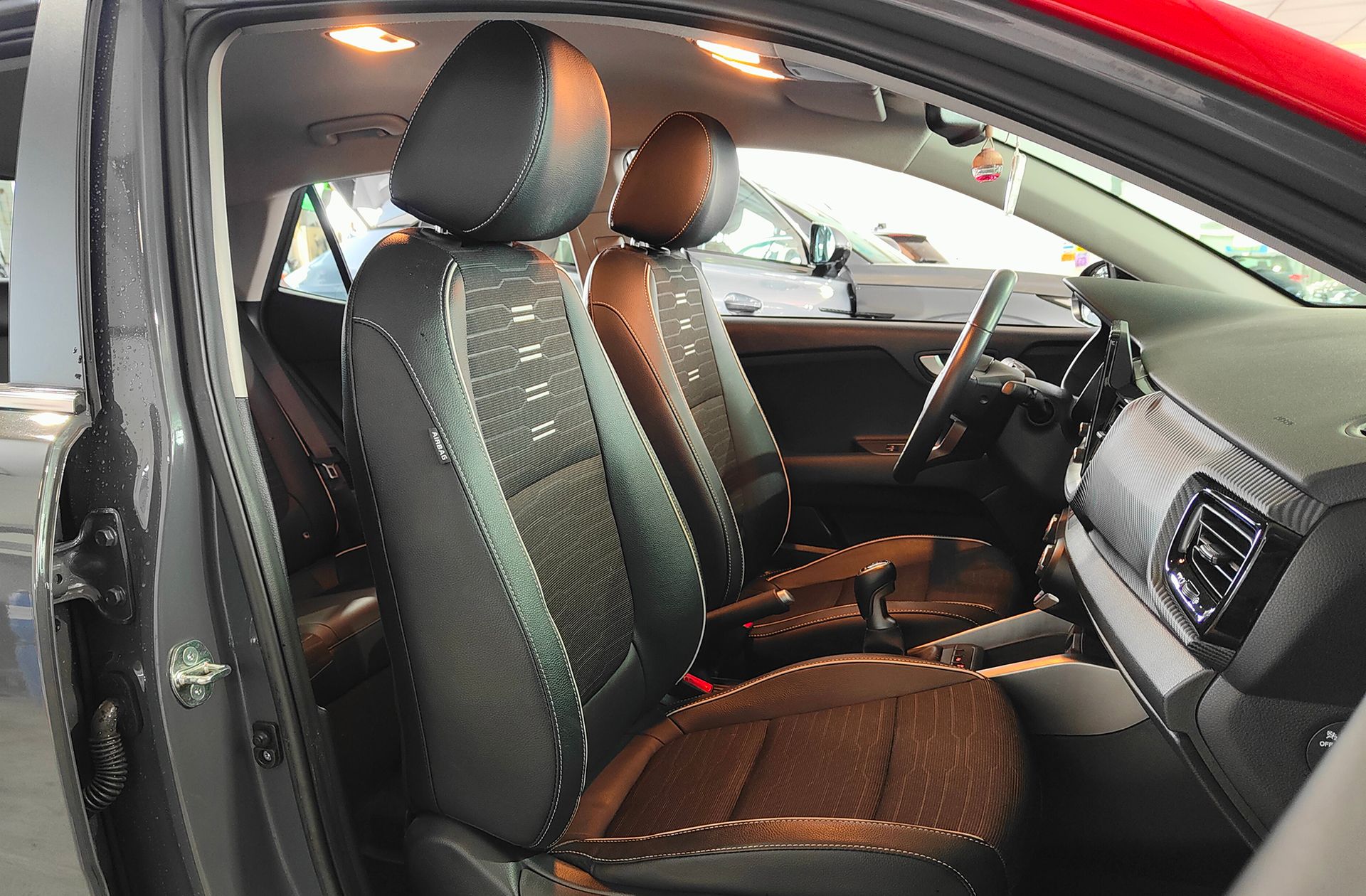 Kia Stonic 1.0 T-GDi MHEV iMT GT Line - foto 23