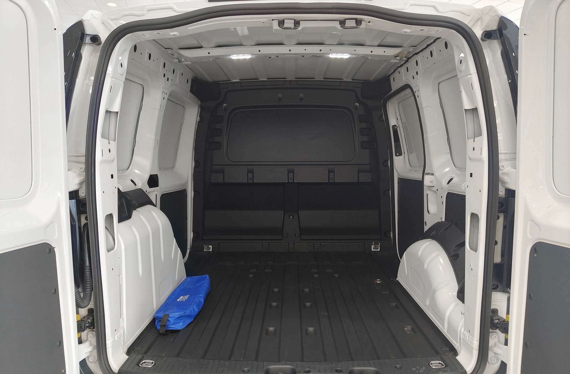 Volkswagen Caddy Cargo 2.0 TDI - foto 7
