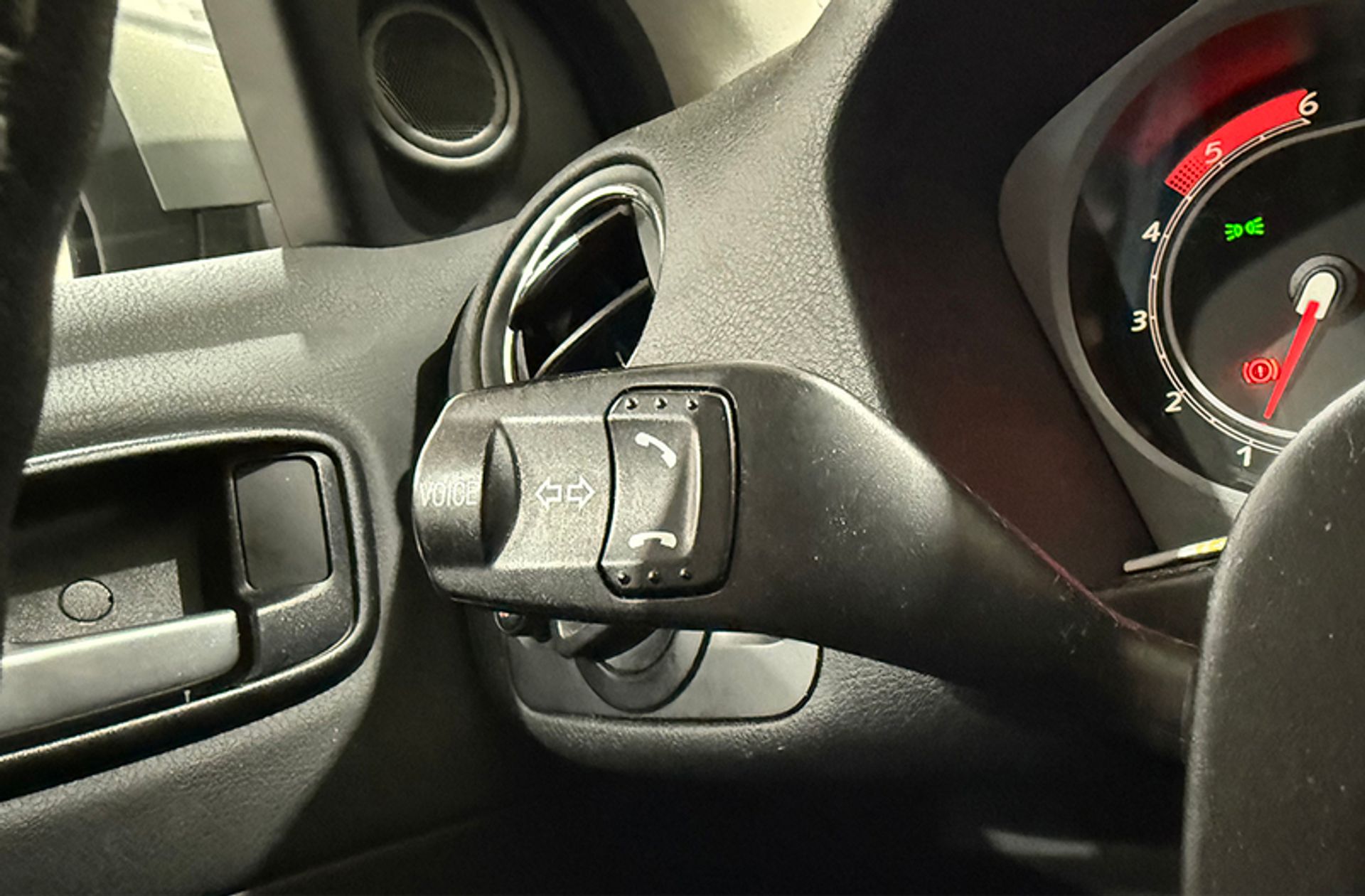 Ford Mondeo 1.8 TDCi Trend - foto 16