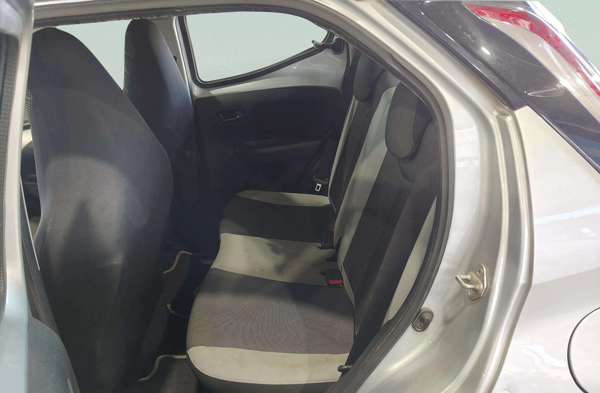 Toyota Aygo 1.0 70 x-play - foto 9