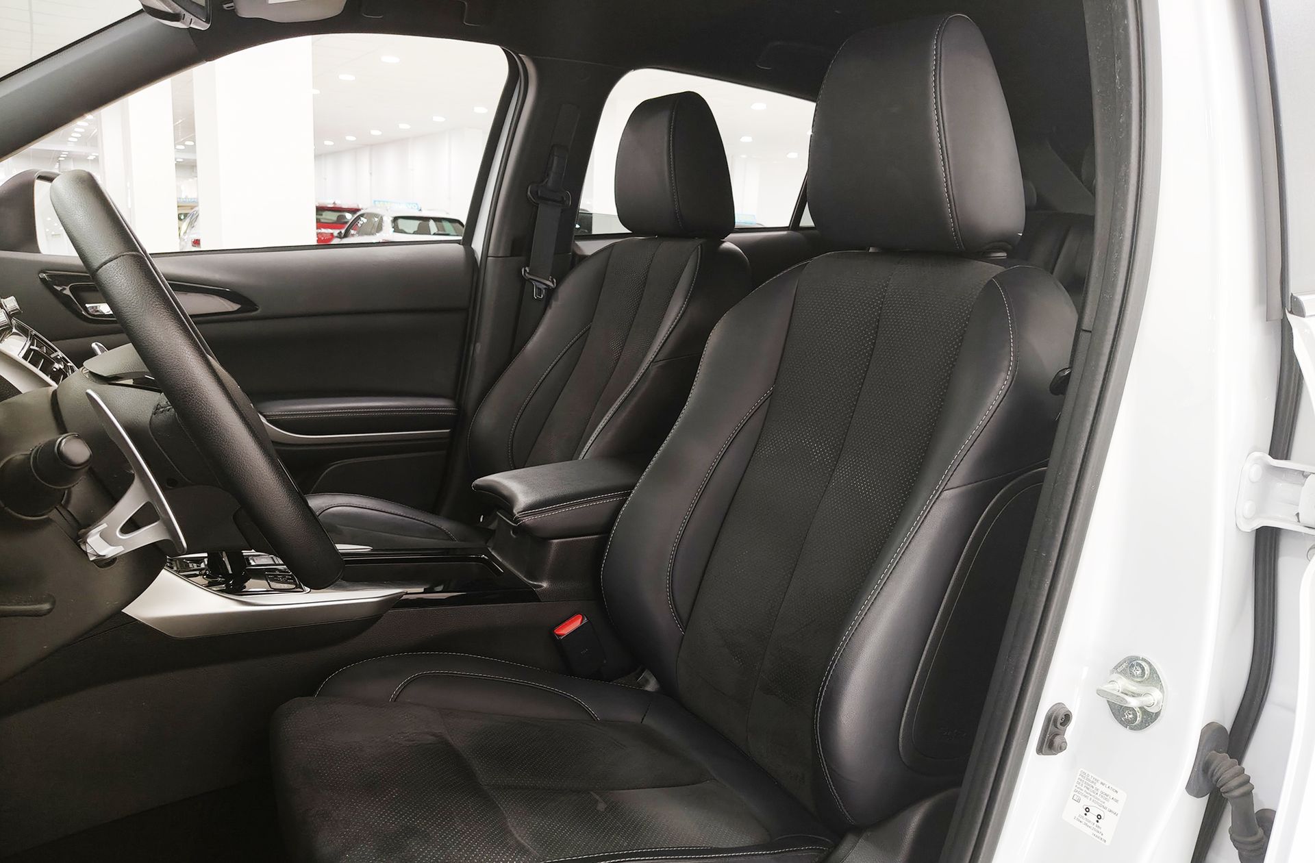 Mitsubishi Eclipse Cross 2.4 PHEV Kaiteki 4WD - foto 16